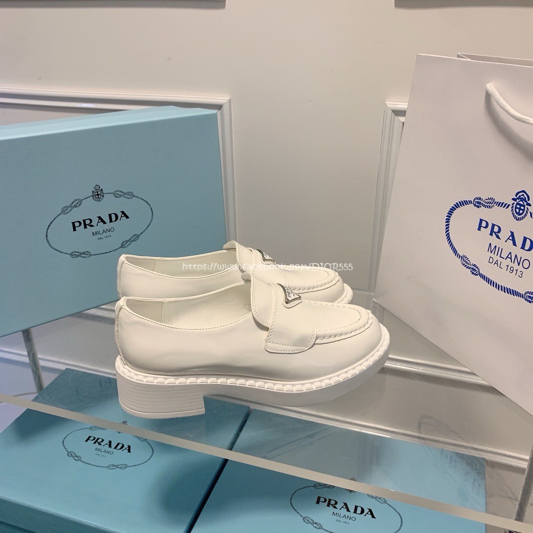 Prada三角logo樂福鞋