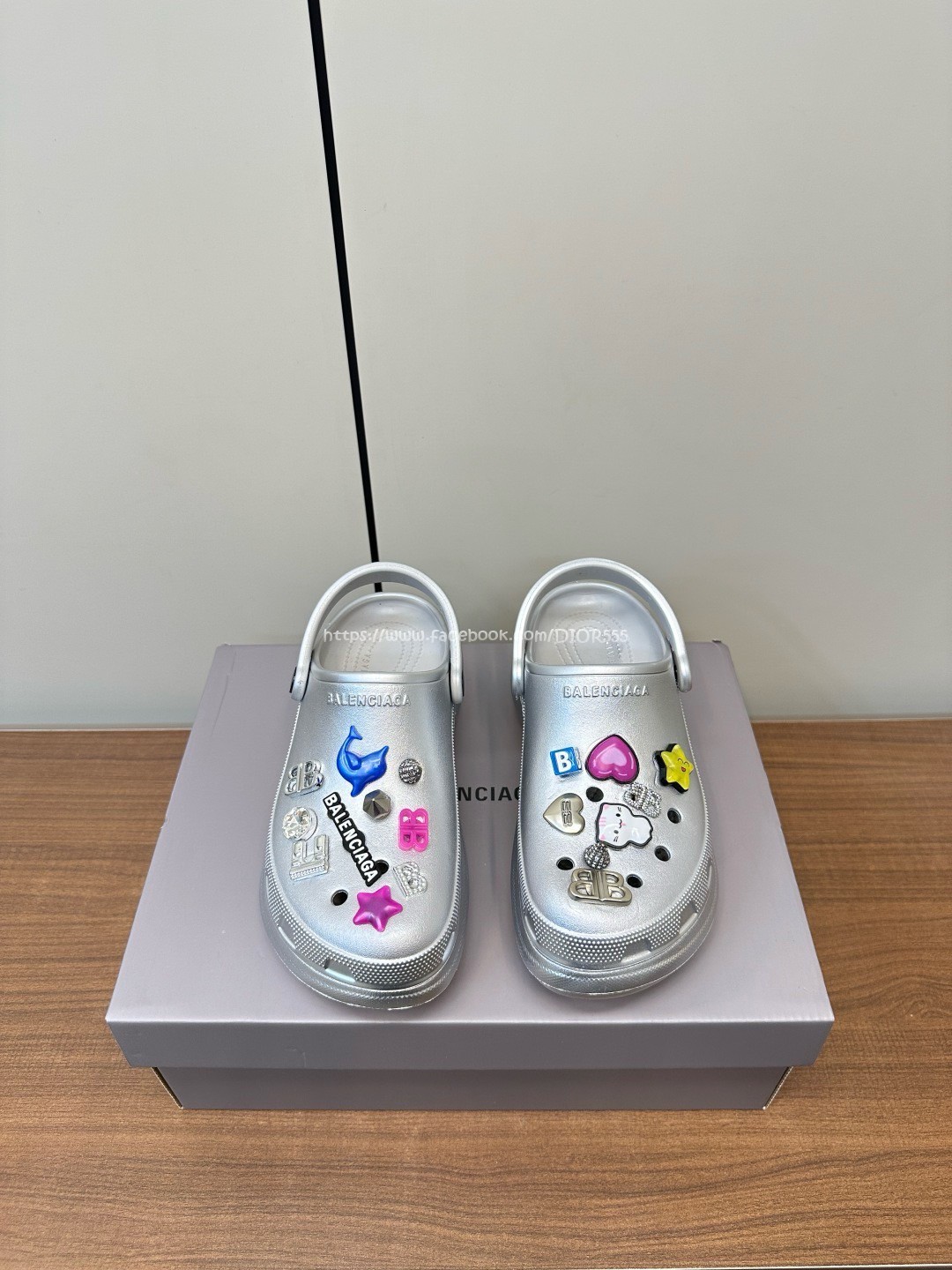 Balenciaga×Crocs洞洞鞋