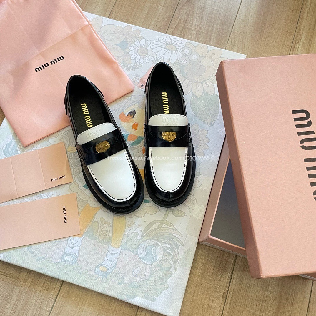 Miu Miu 金幣樂福鞋