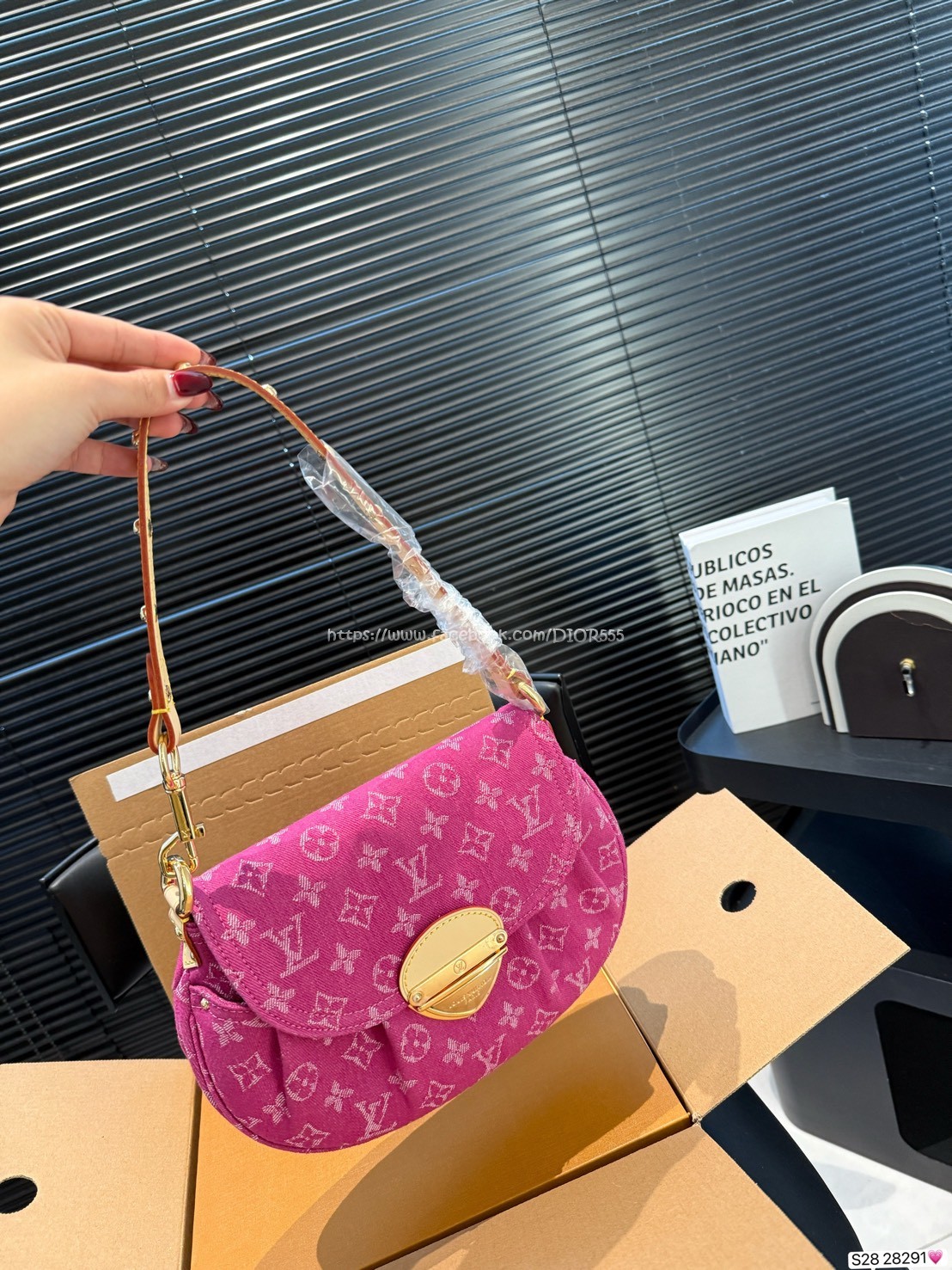 Lv Sunset牛仔元寶腋下包 