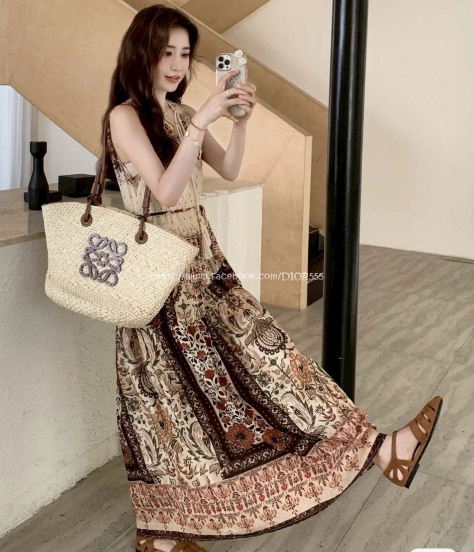 LOEWE編織菜籃包