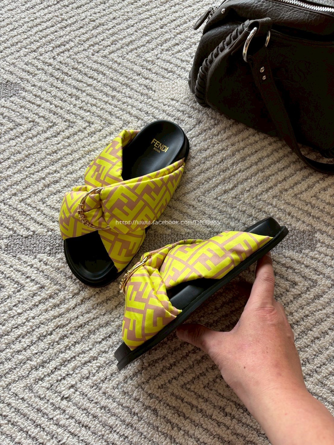 Fendi拖鞋