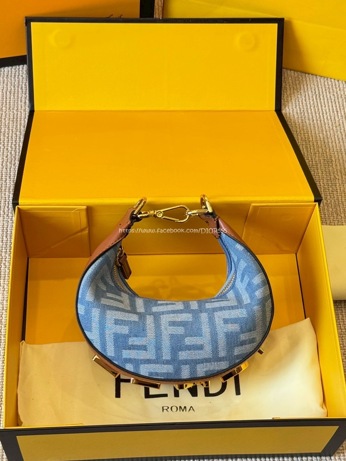 Fendi graphy半月包