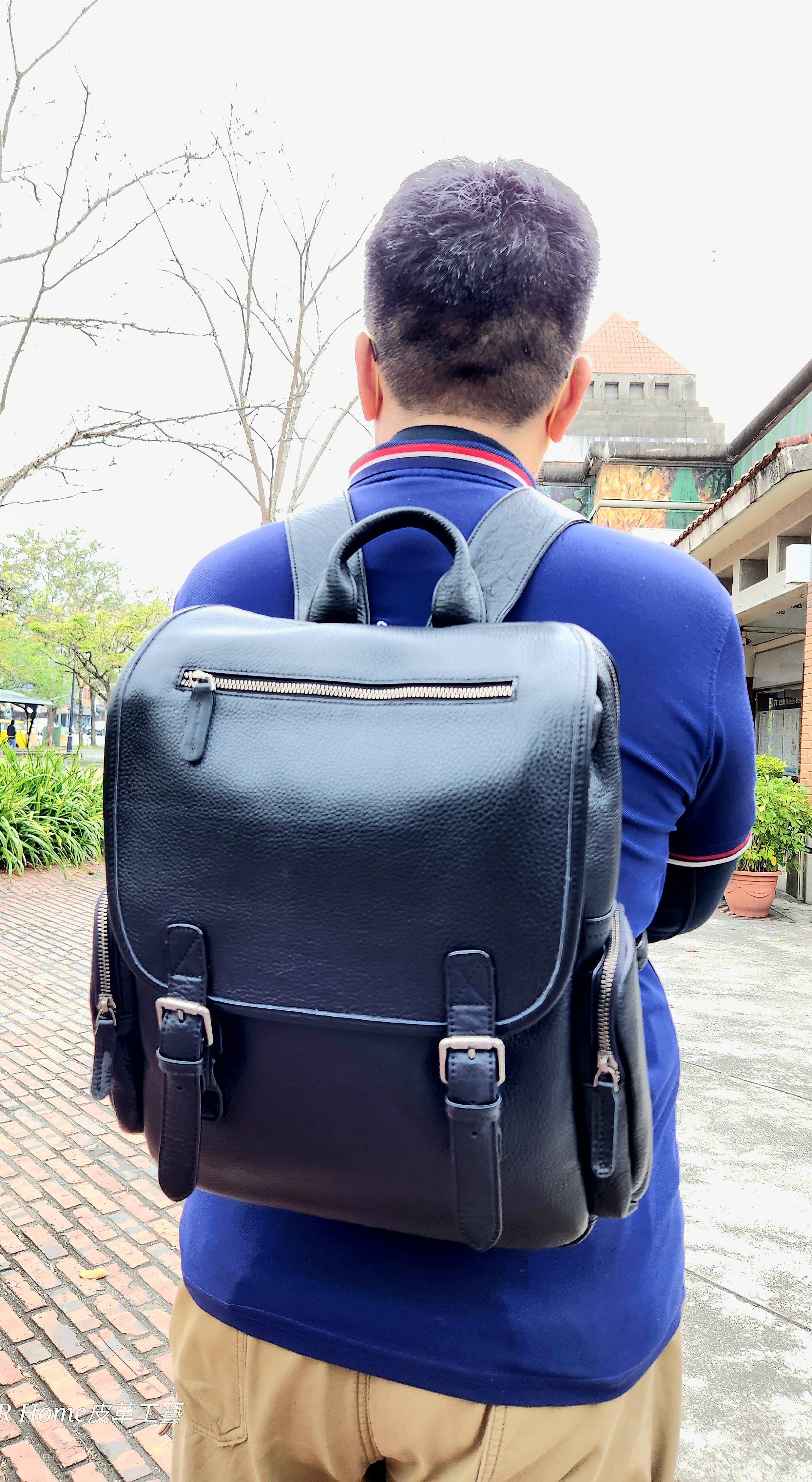旅行後背包--可放入15.6吋電腦(有影片)