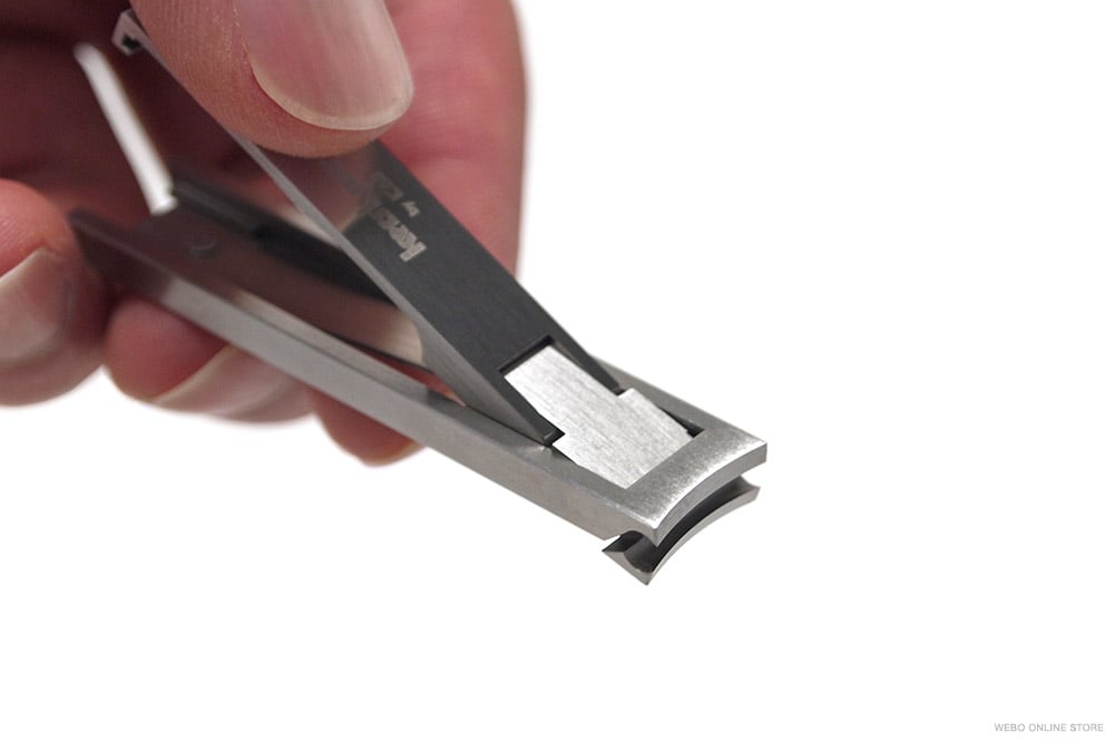 日本貝印KAI－袖珍薄型指甲刀（附收納套）