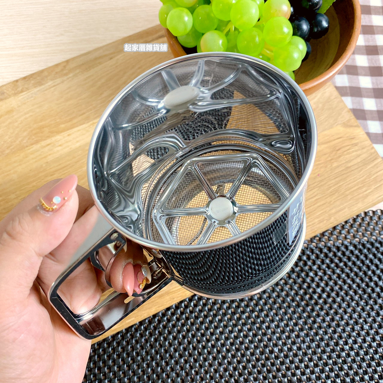 日本貝印KAI－手壓式不鏽鋼麵粉篩