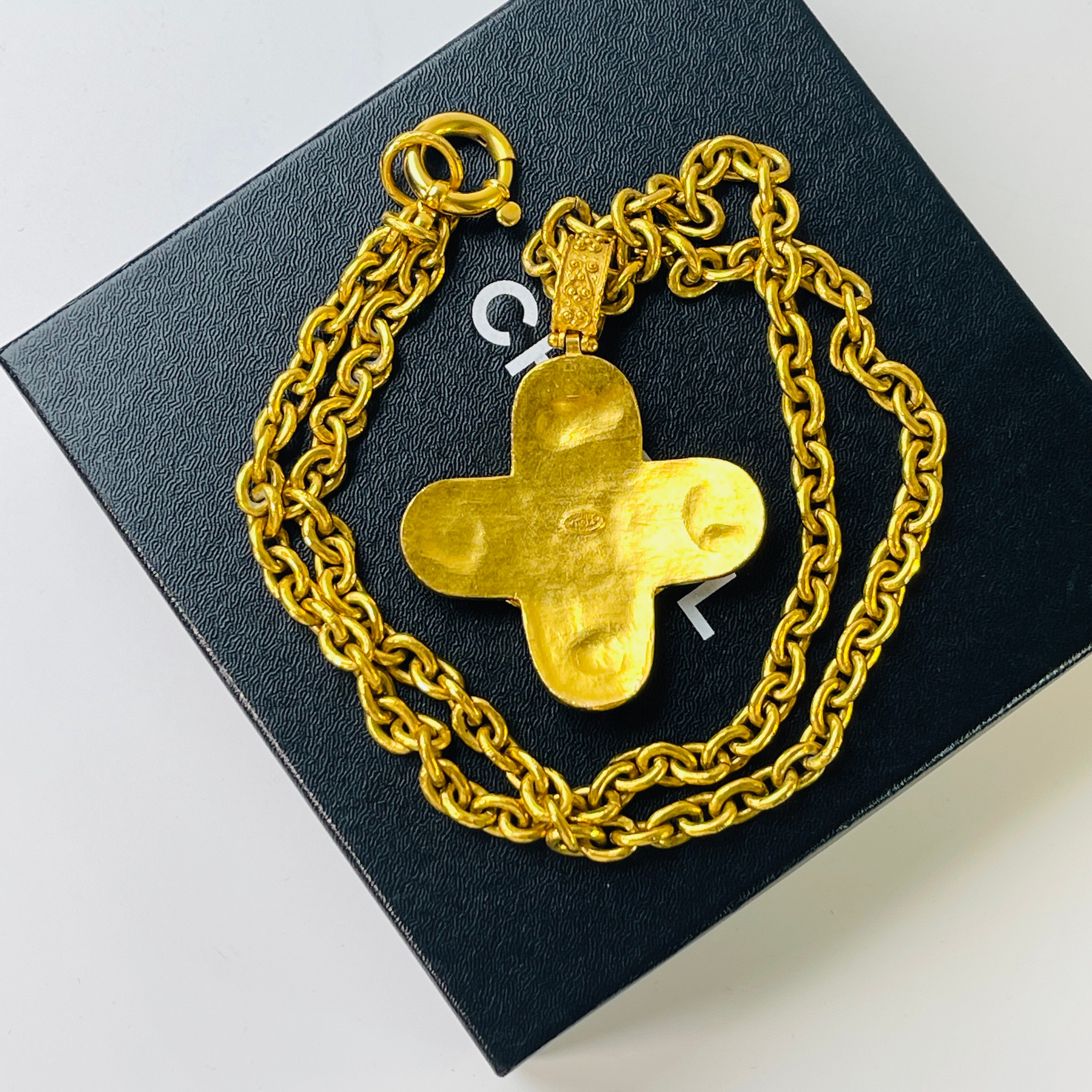 Chanel 葡萄藤琉璃大十字長鍊