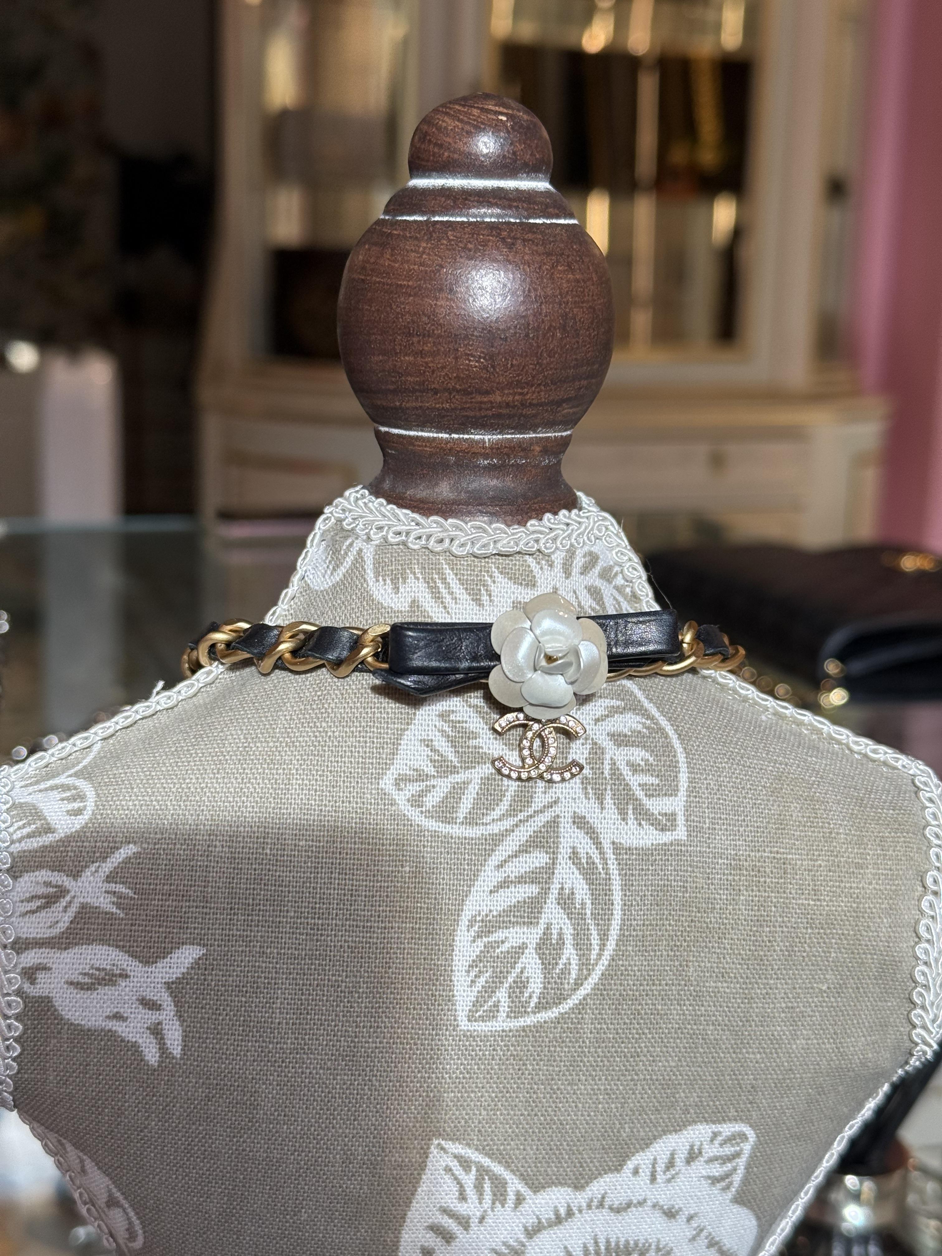 Chanel皮穿山茶花頸鏈