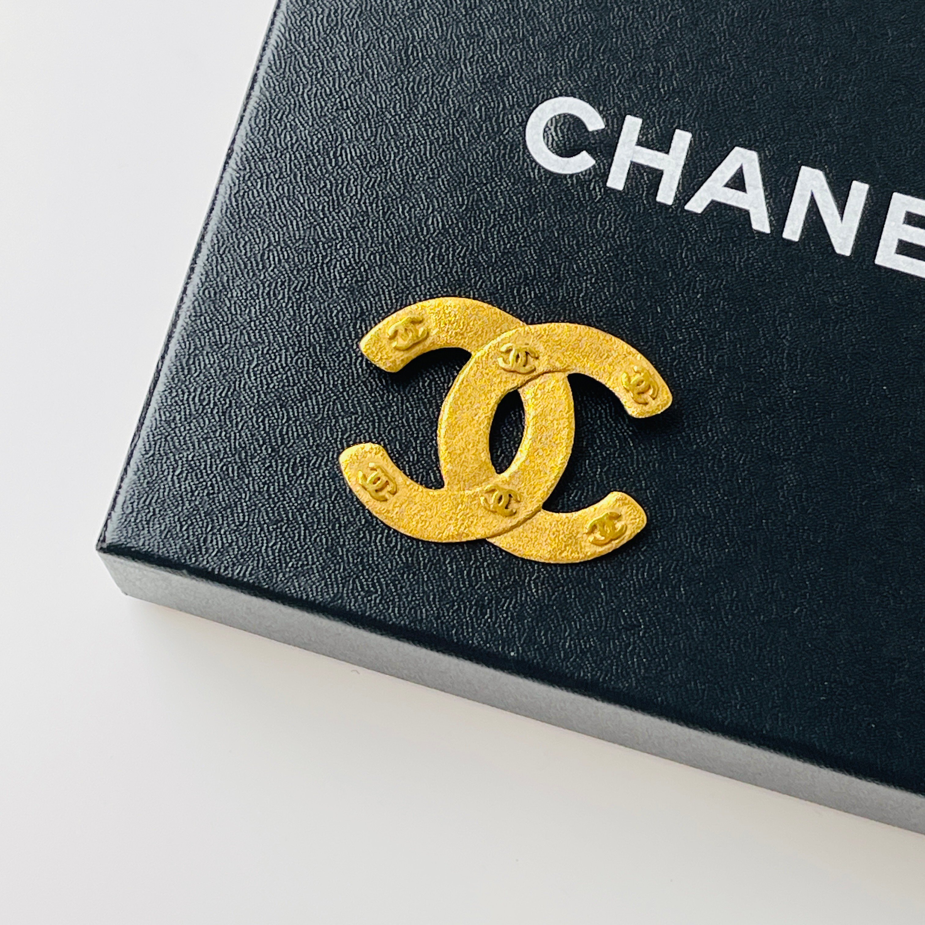 Chanel 7C胸針