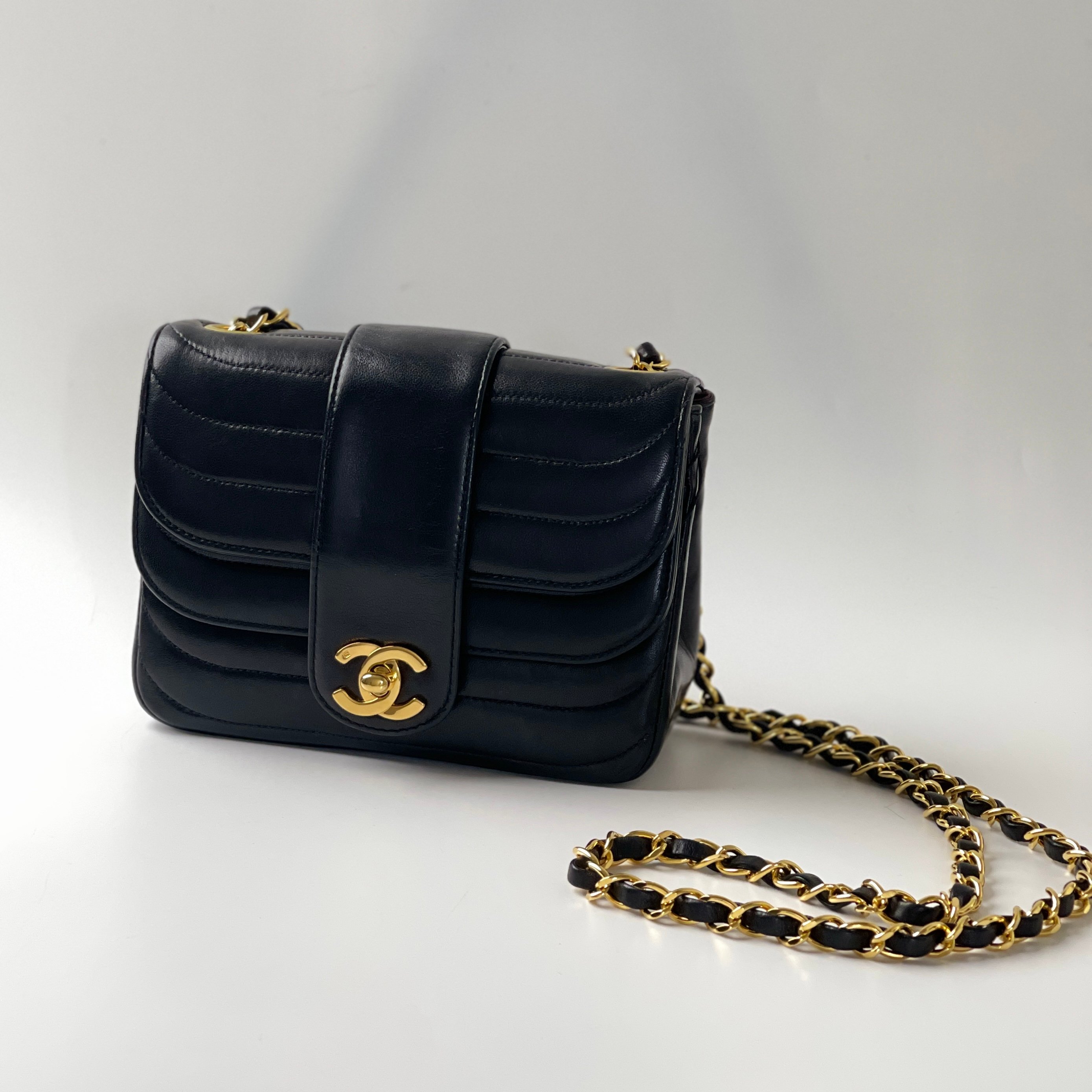 Chanel 橫紋掀蓋小方胖