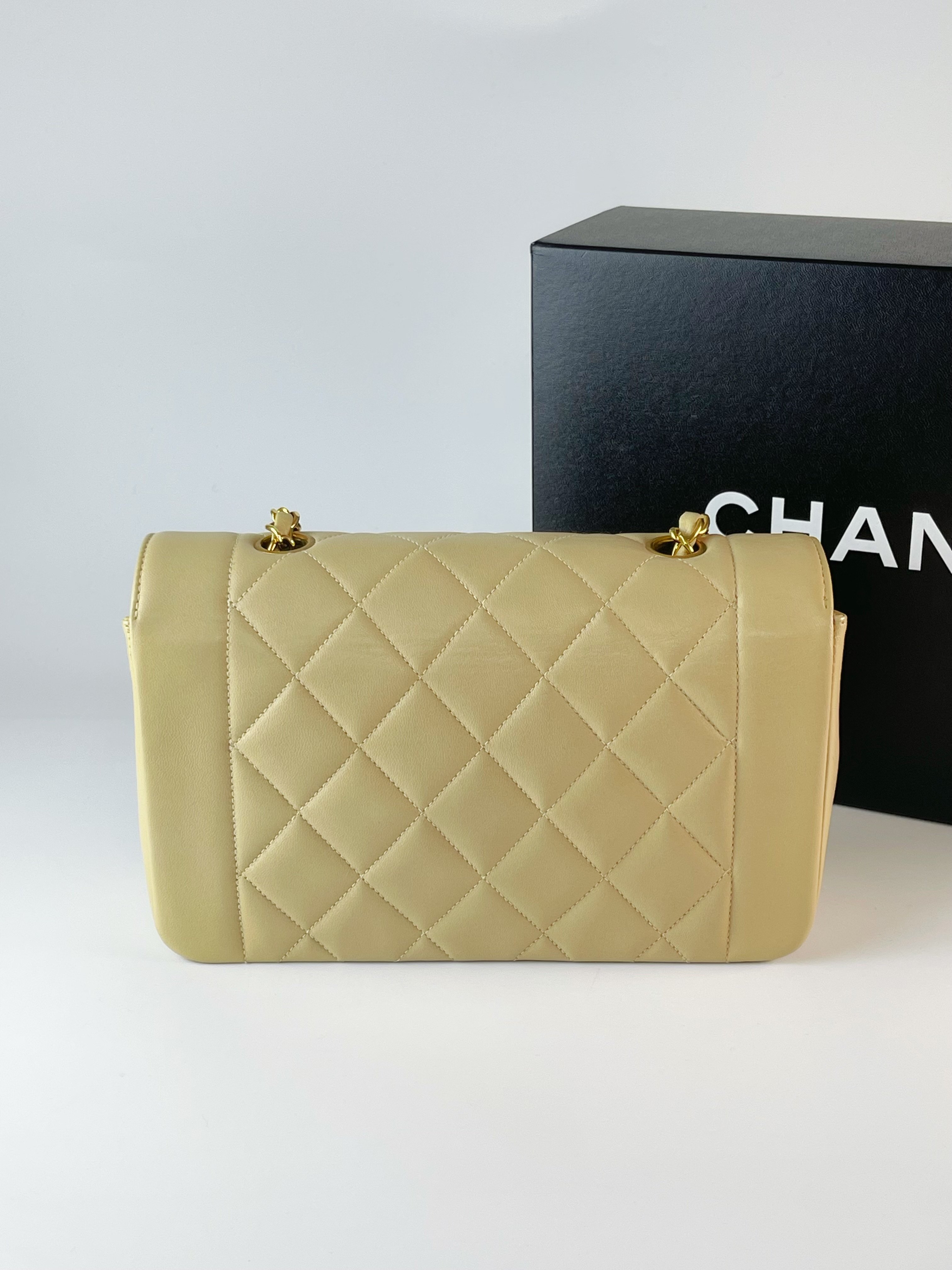 Chanel奶茶色黛妃22