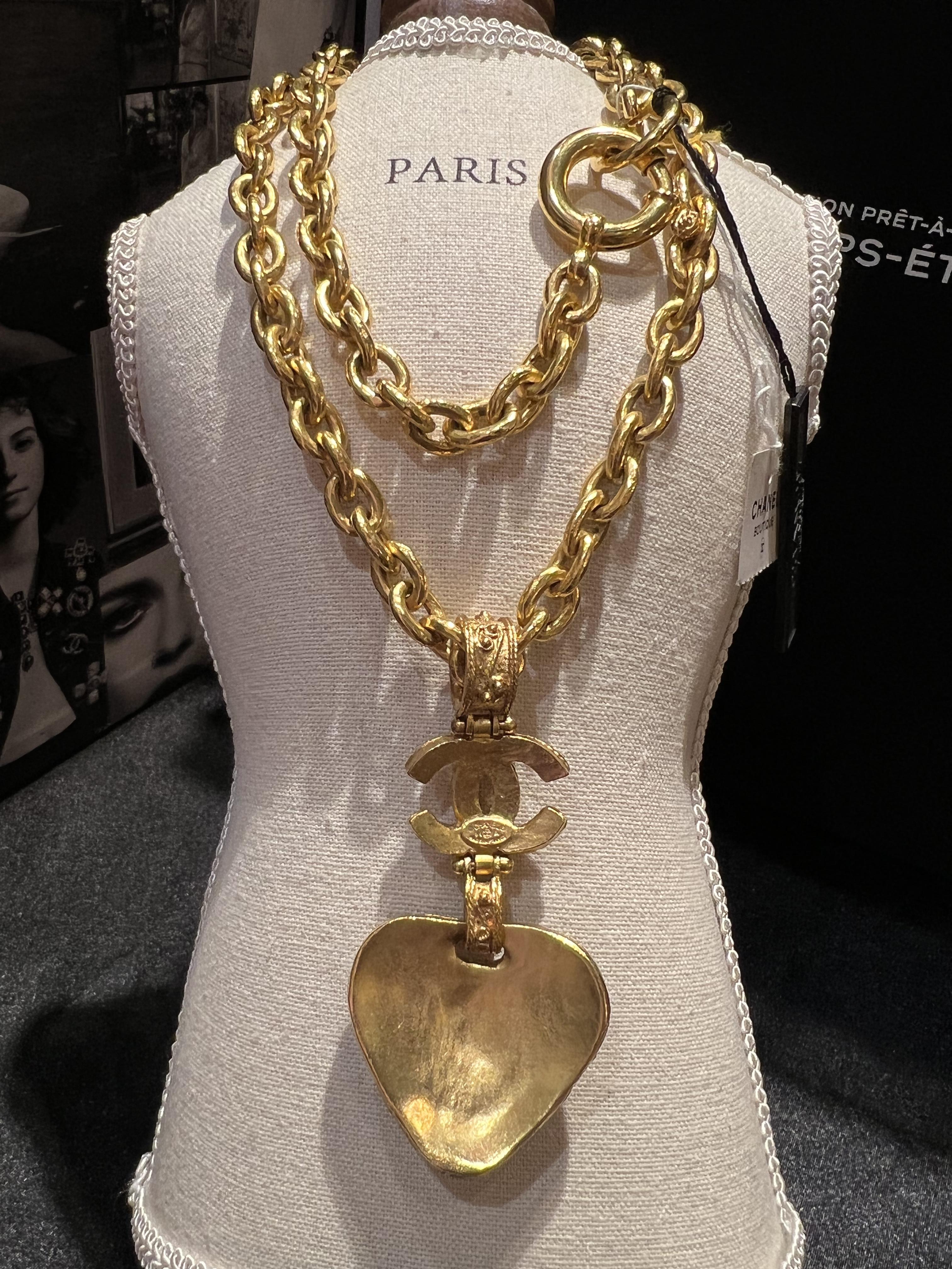 Chanel雙C紅琉璃垂墜雕花鏈