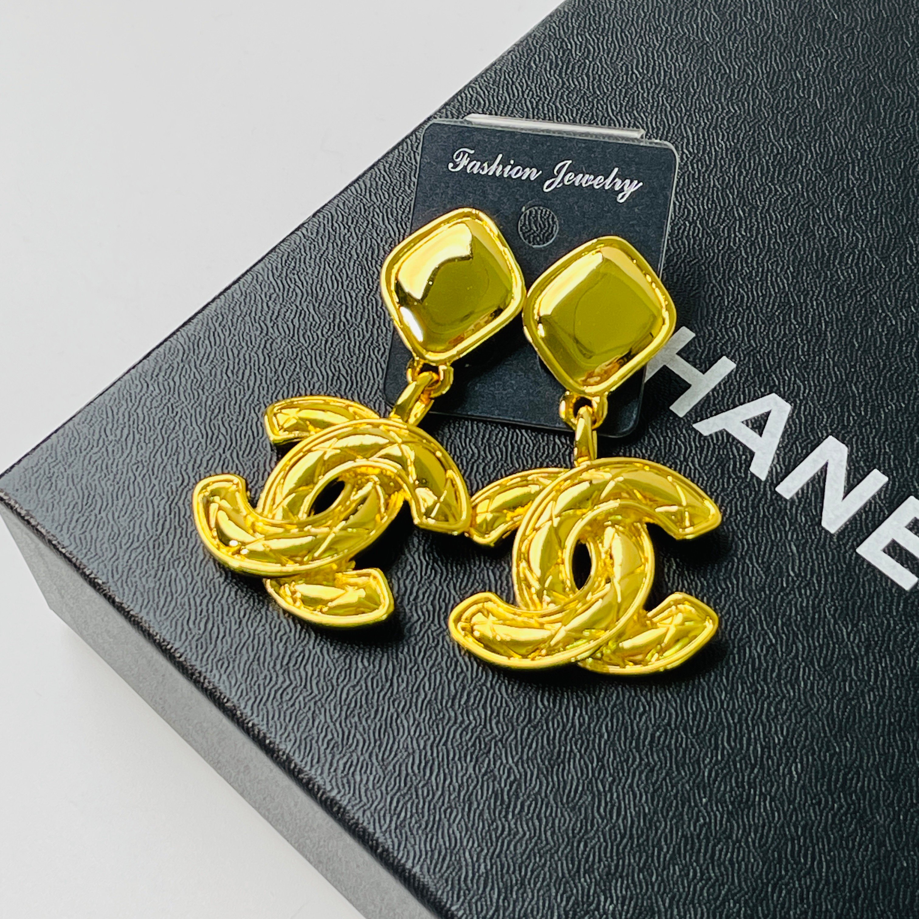 Chanel 小鳥垂墜耳夾