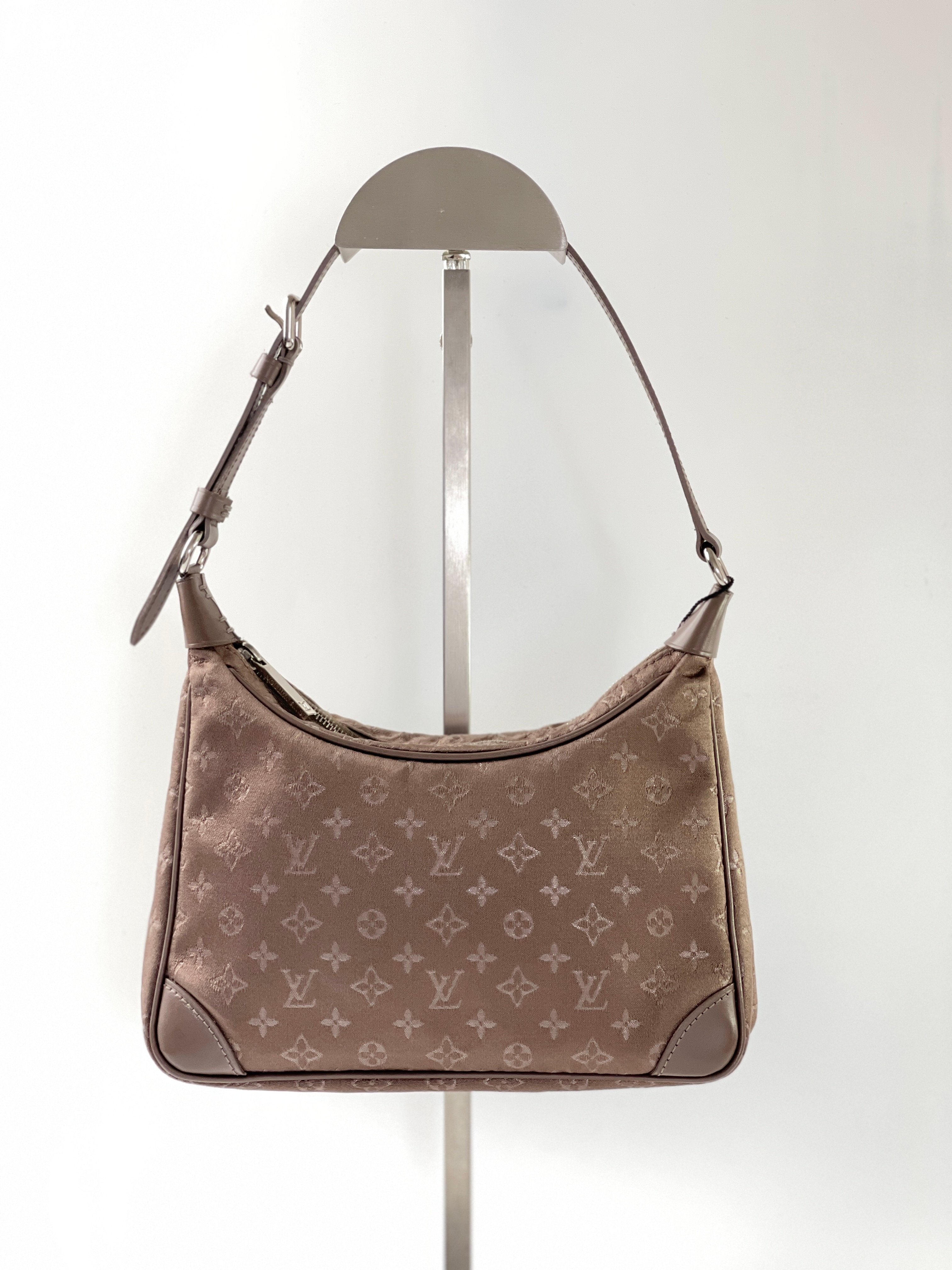 LV 奶咖緞面暗紋hobo