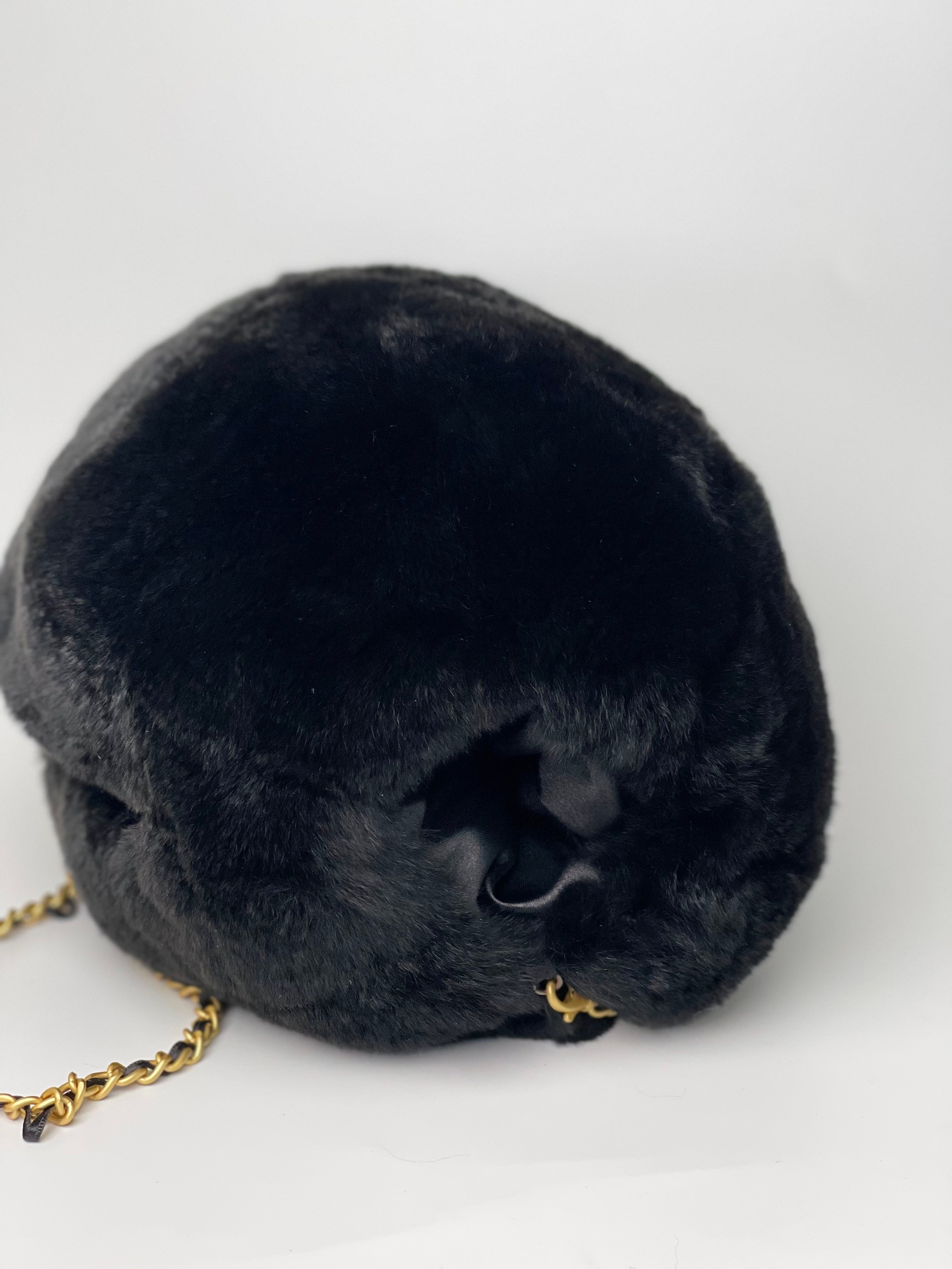 Chanel 兔毛暖手包（黑）