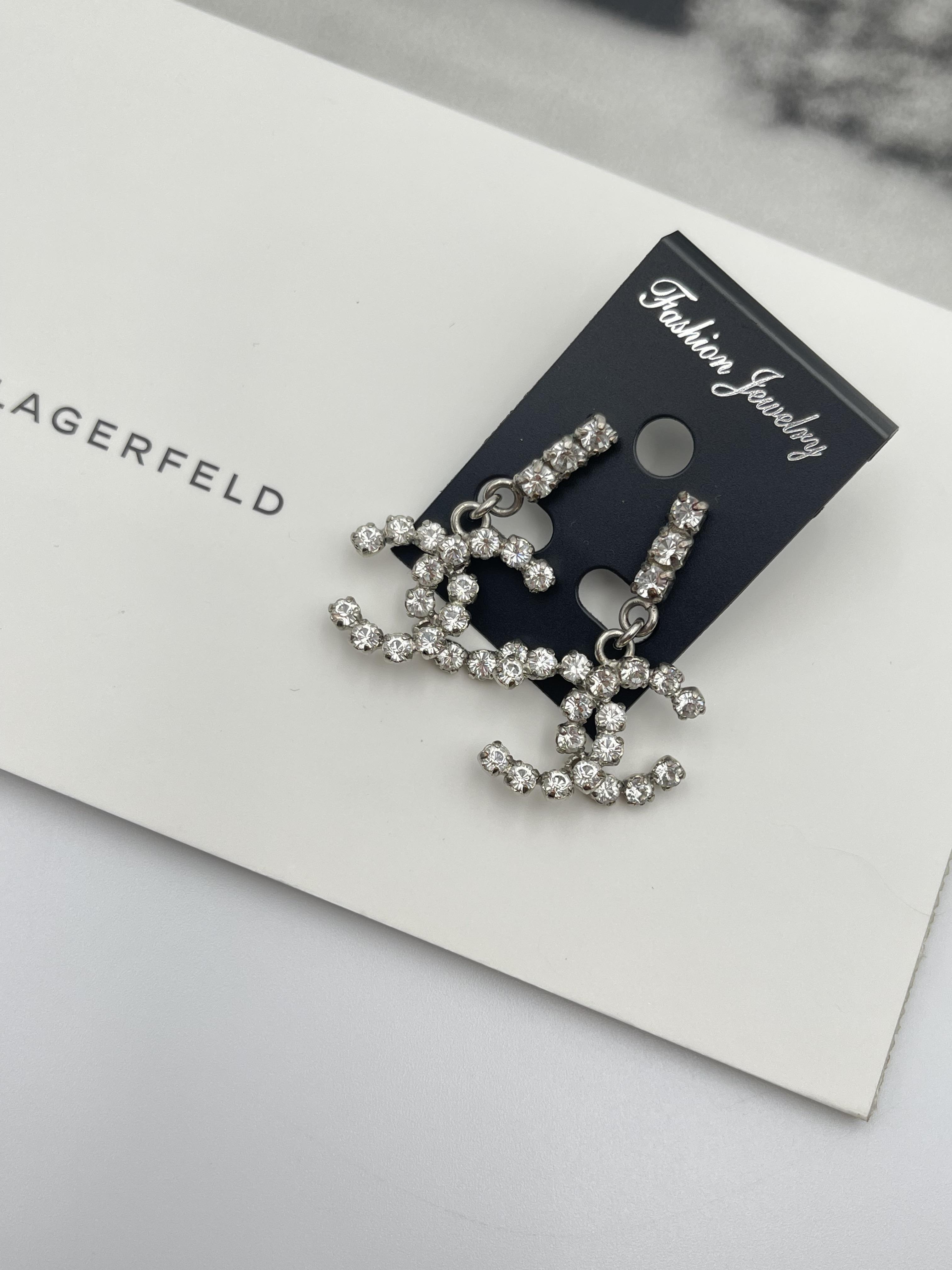 Chanel帶鑽雙C耳針