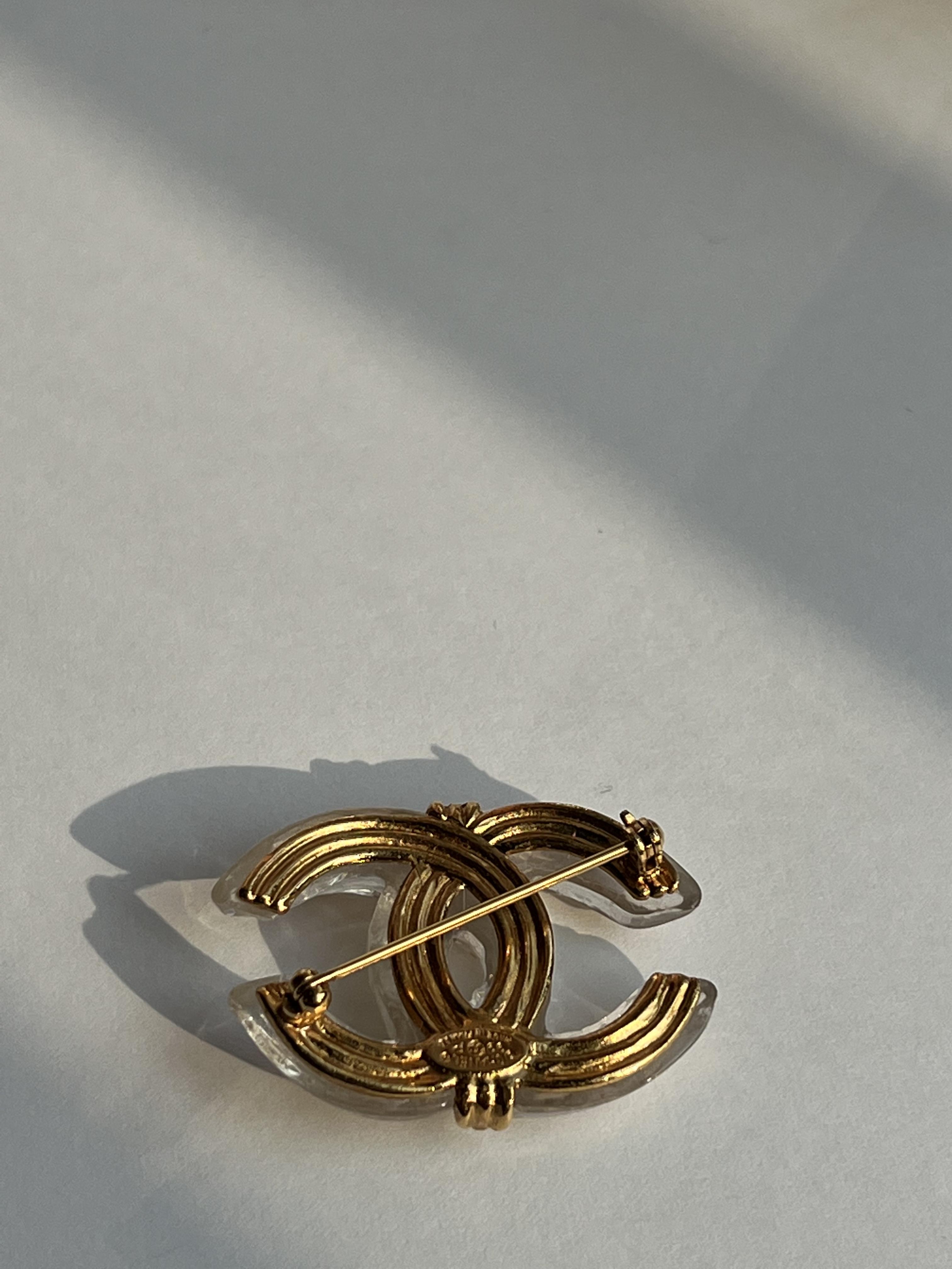 Chanel透明樹脂胸針