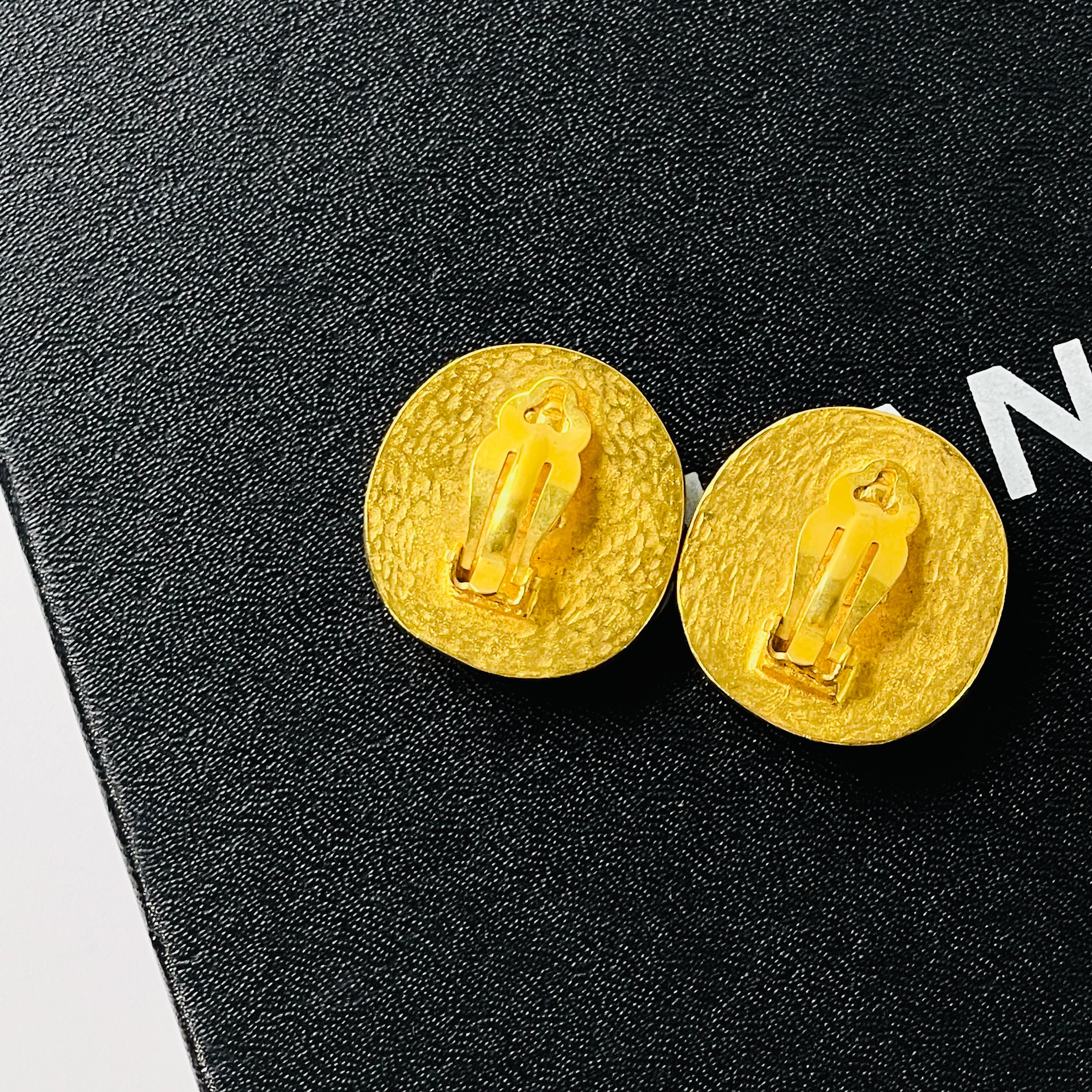 Chanel 綠松石耳夾