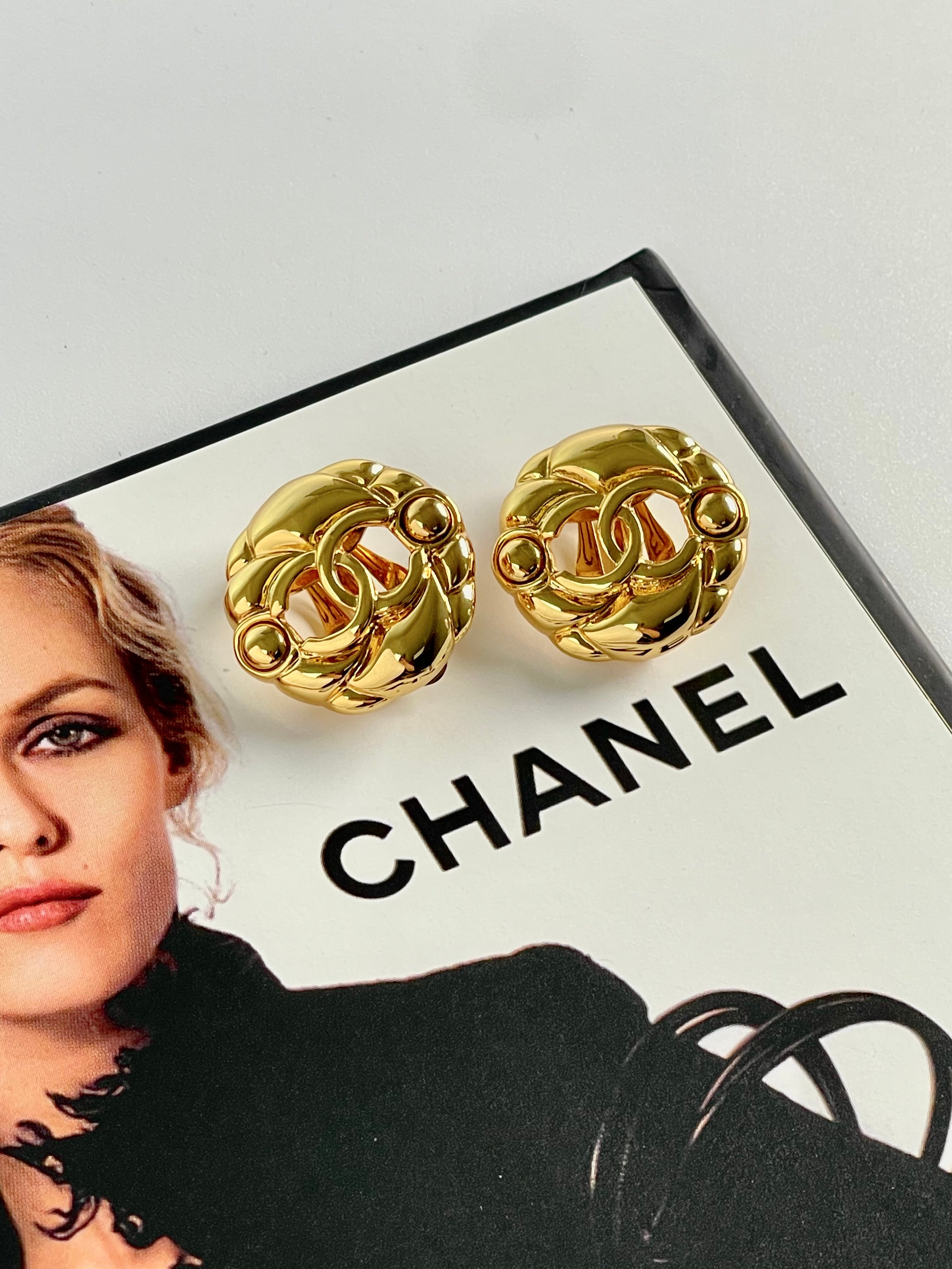 Chanel鏤空耳夾