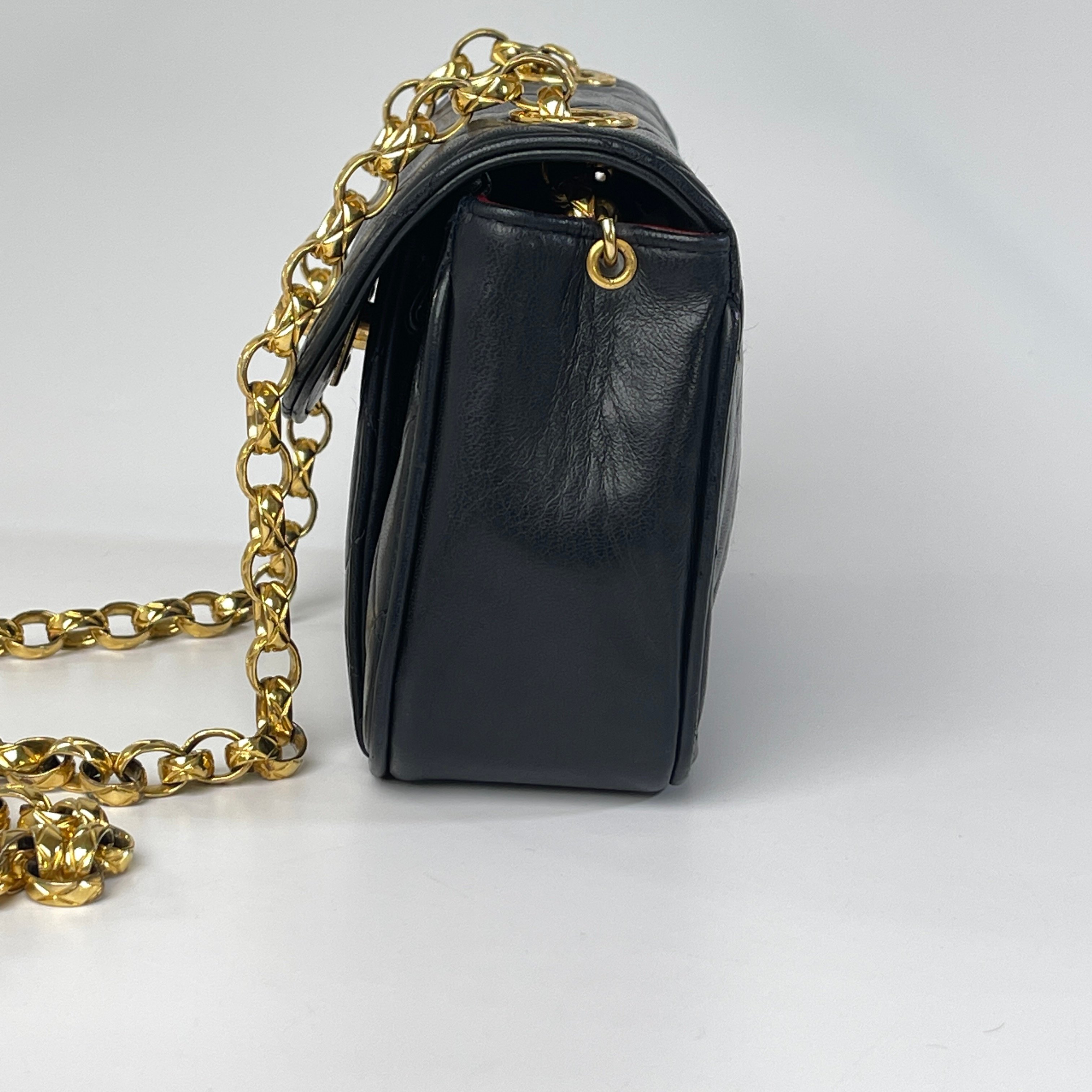 Chanel 雕花鍊元寶包