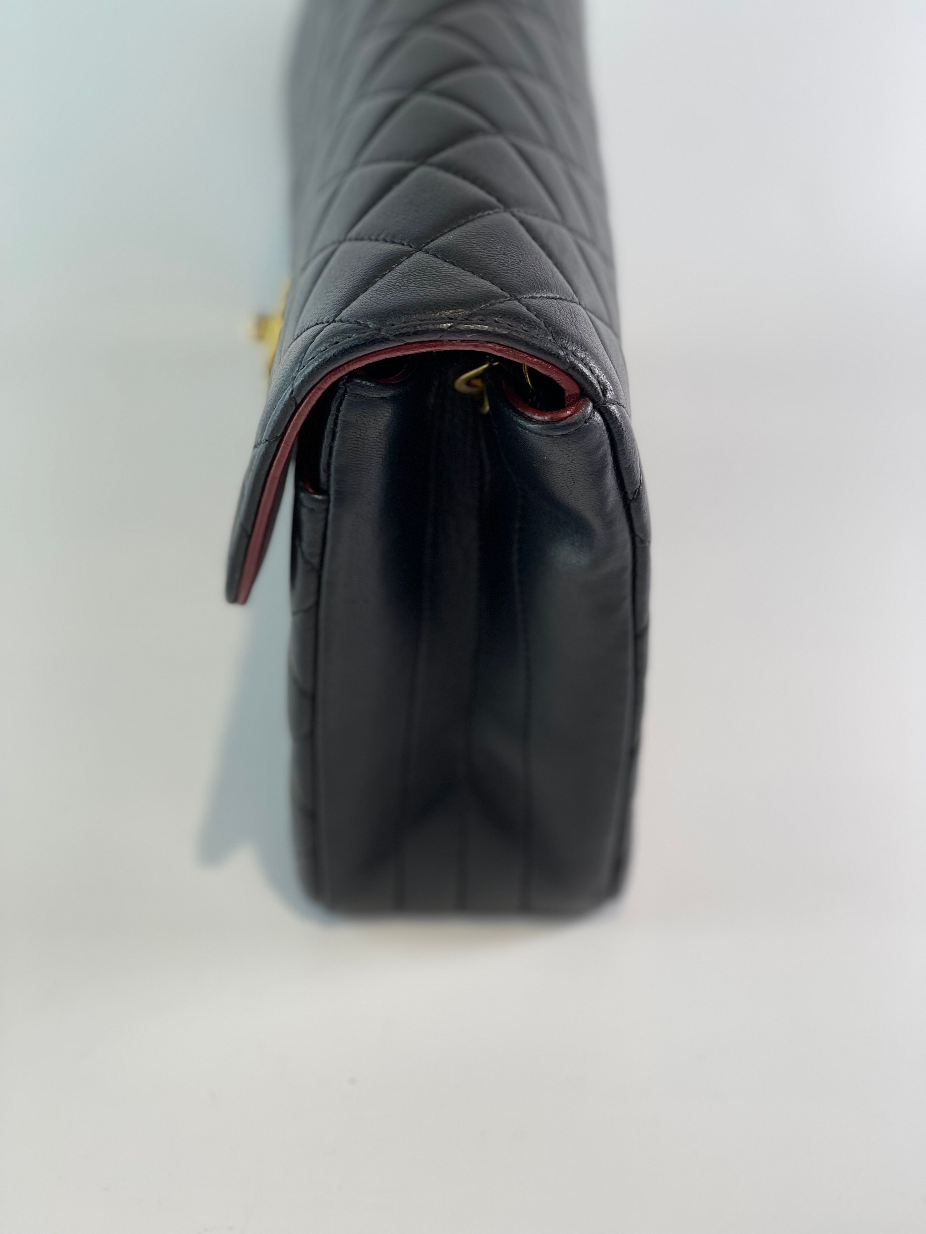 Chanel圓Logo掀蓋離條包