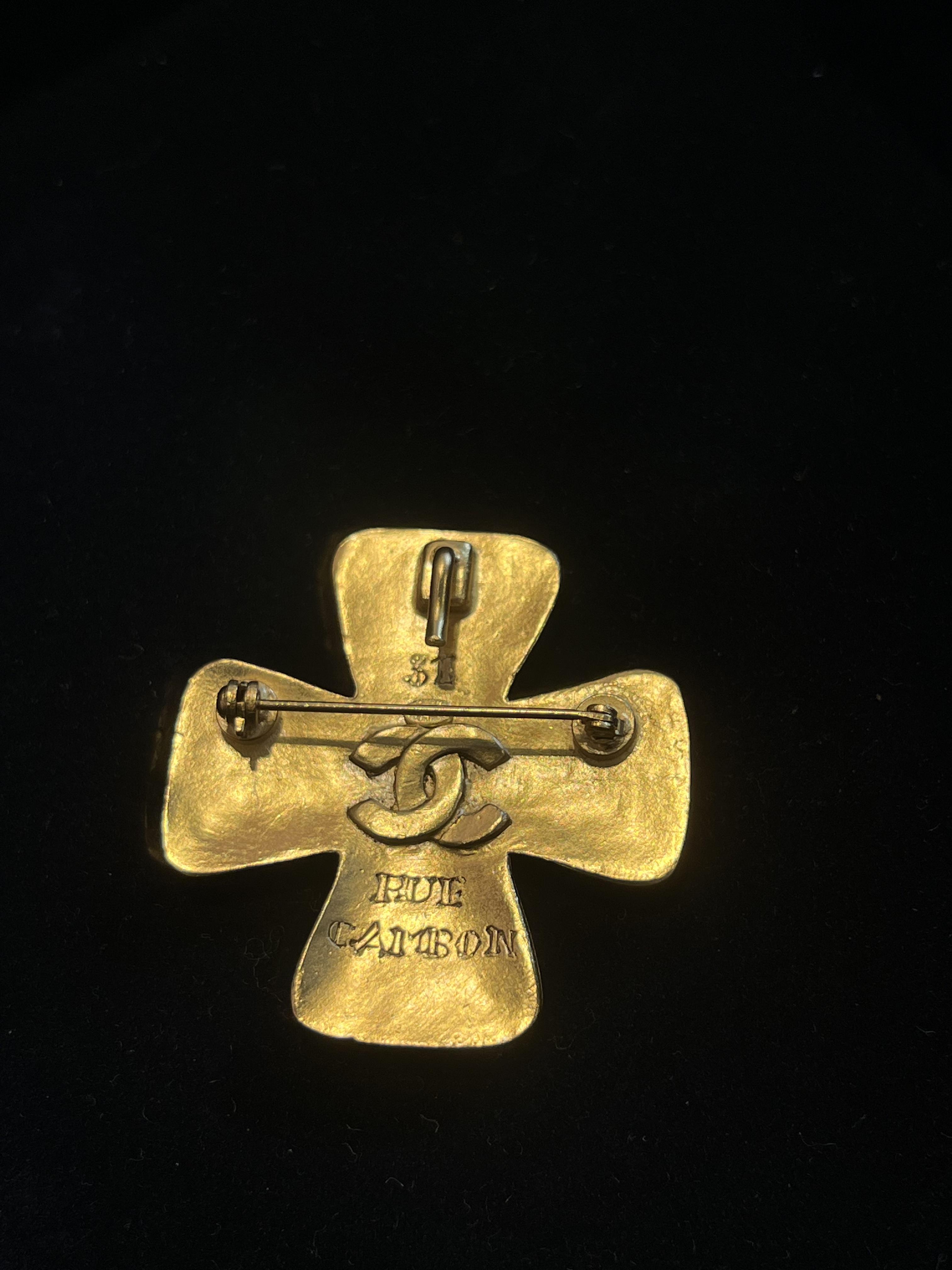 Chanel琉璃十字架胸針