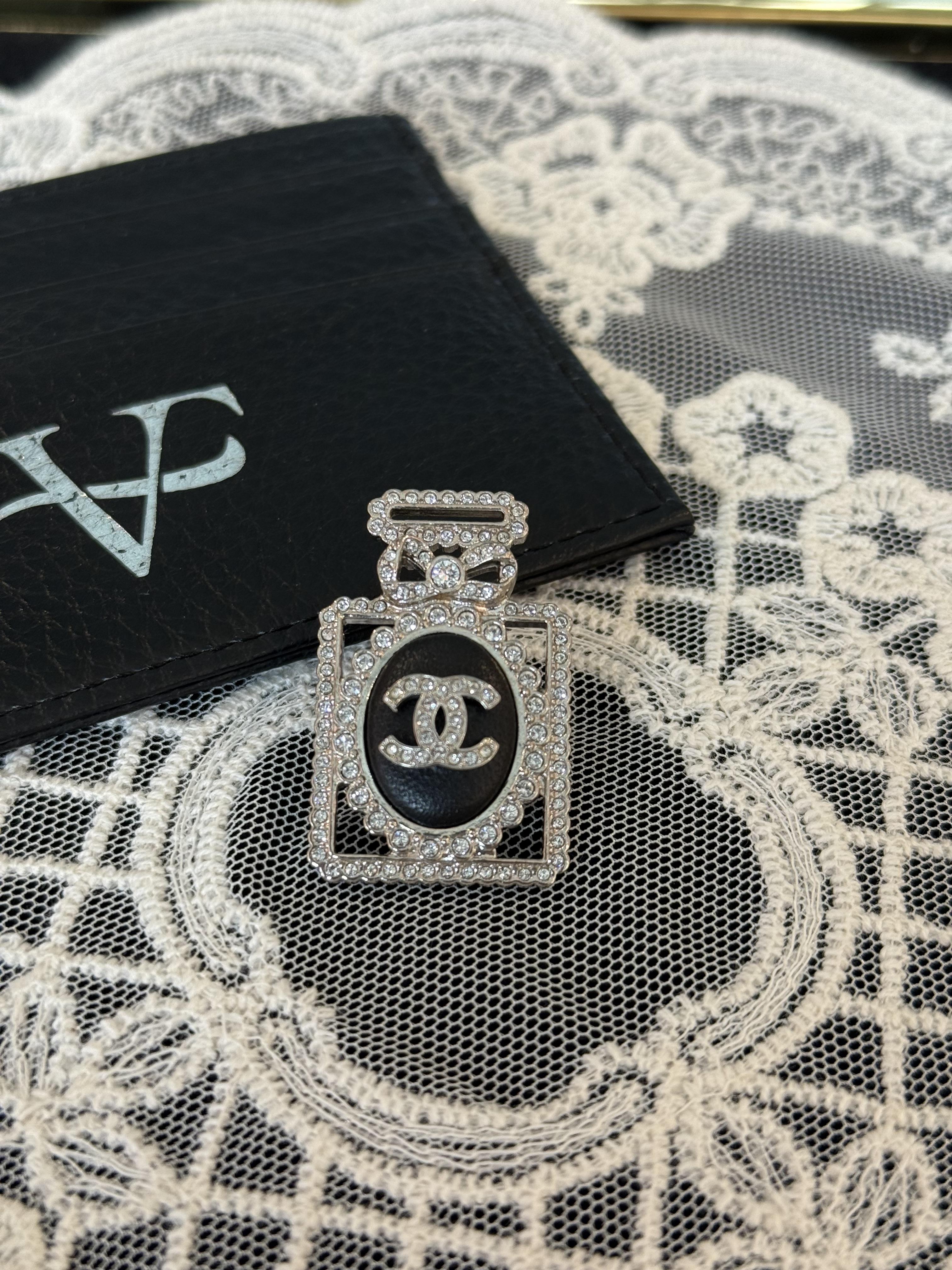 Chanel水鑽蝴蝶節香水瓶胸針