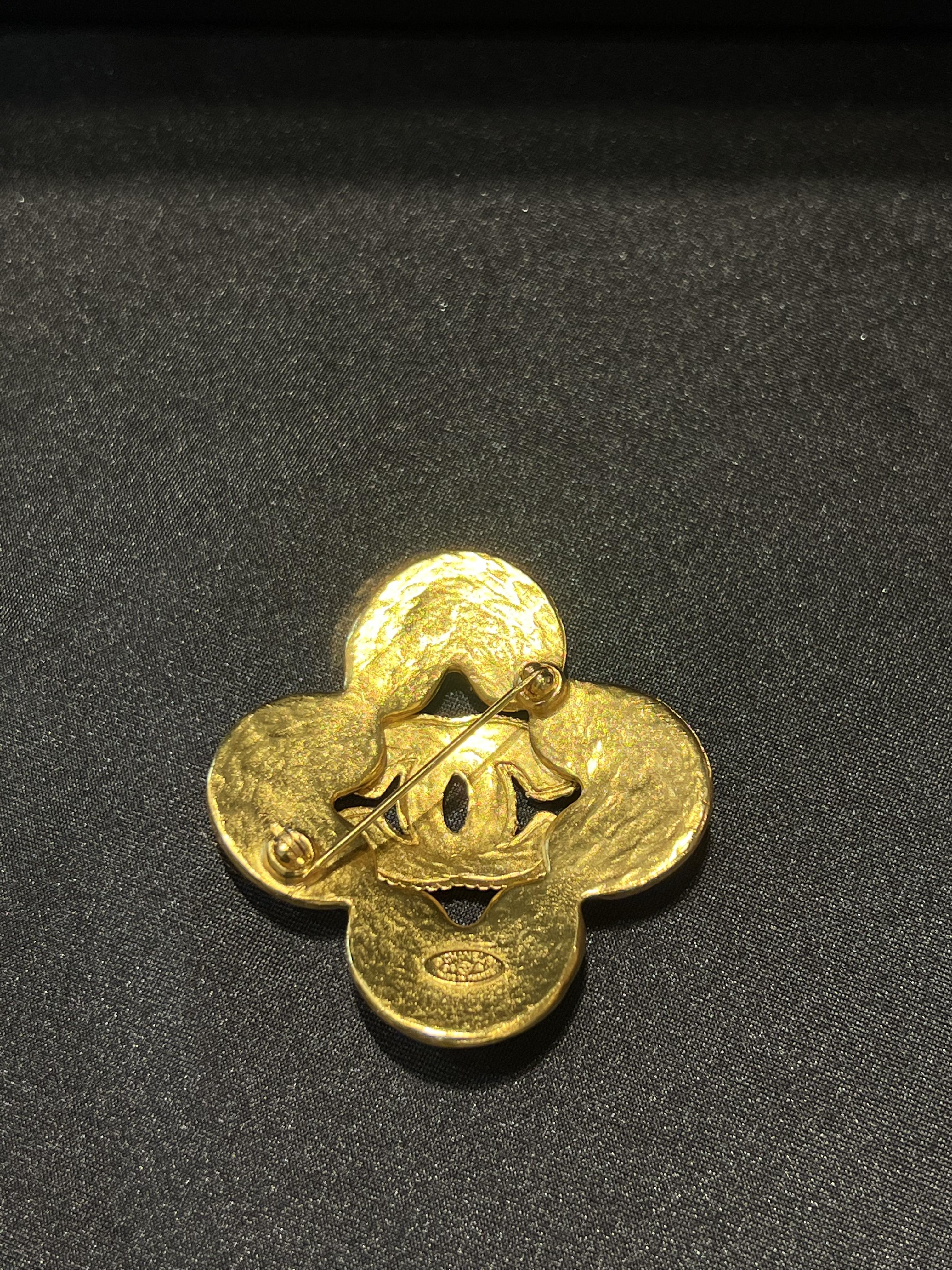 Chanel葡萄藤胸針