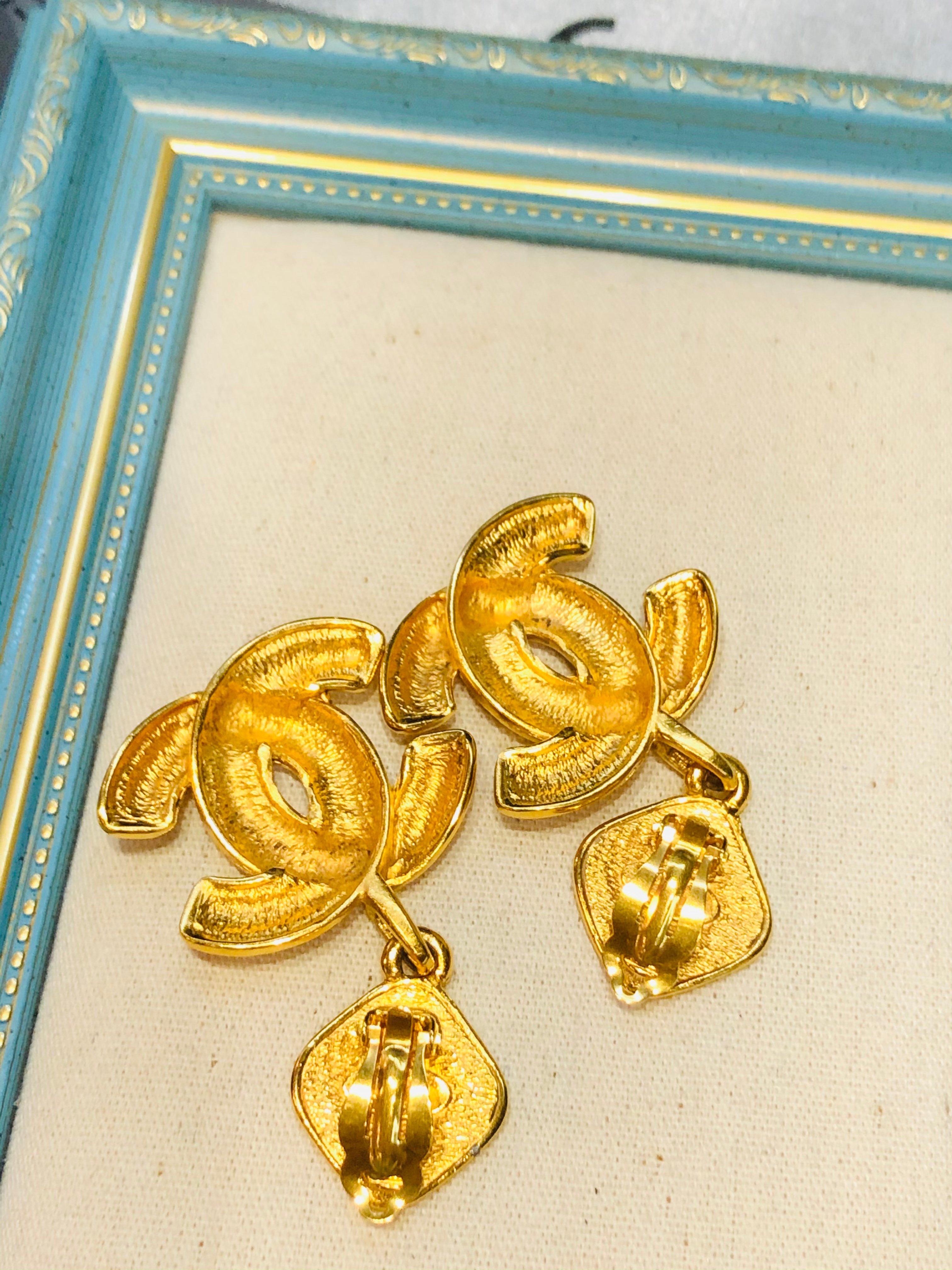 Chanel 小鳥垂墜耳夾