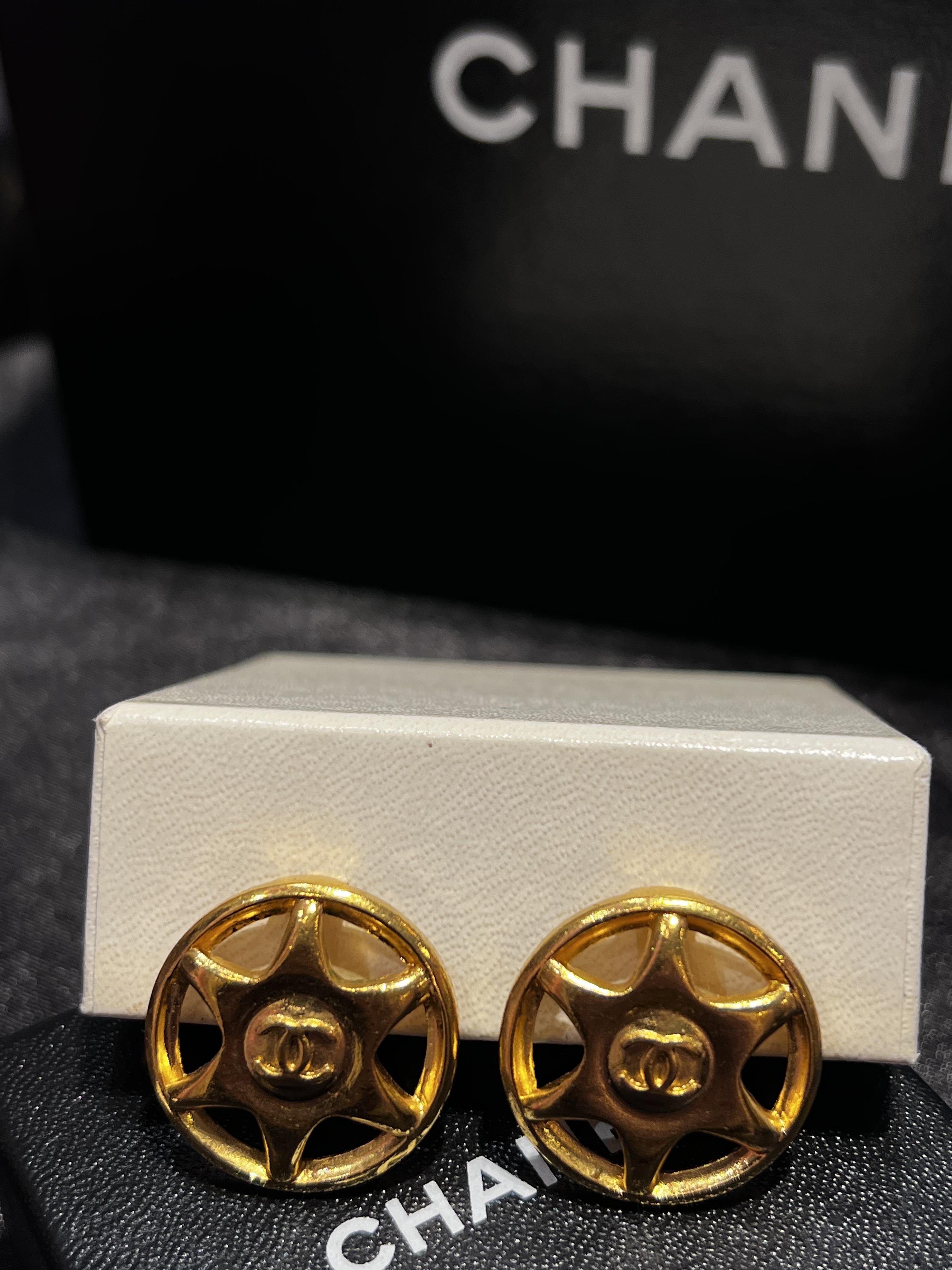 Chanel星星輪盤耳夾