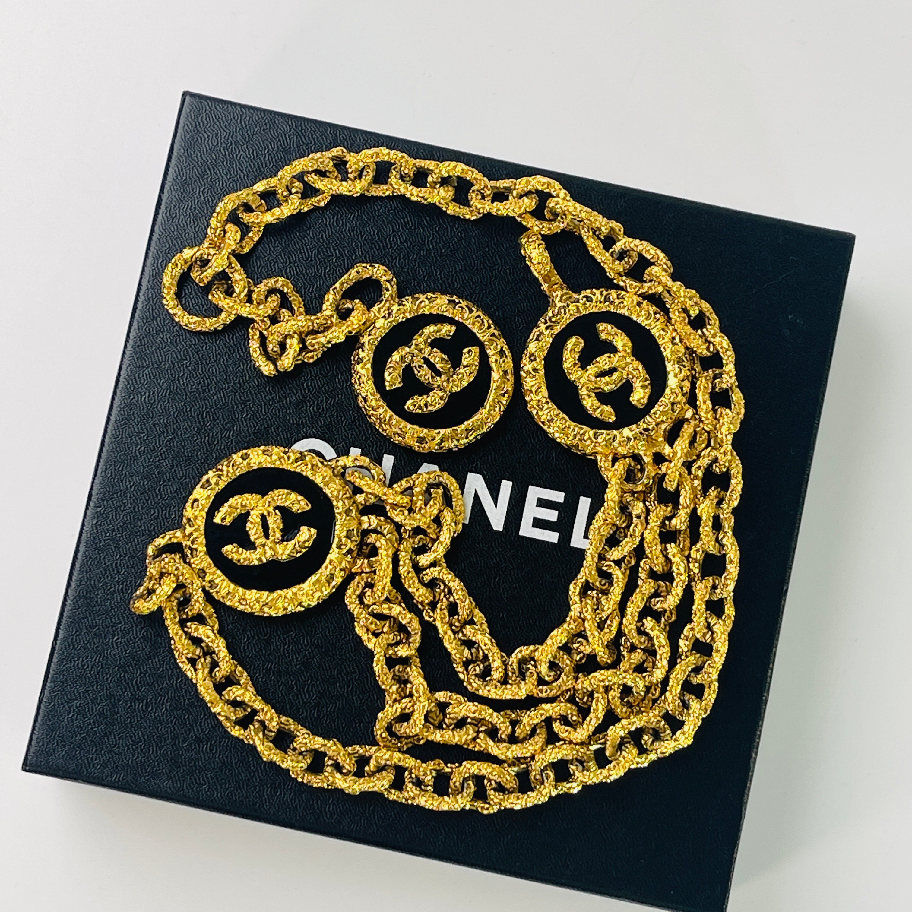 Chanel 黑底熔岩腰鍊