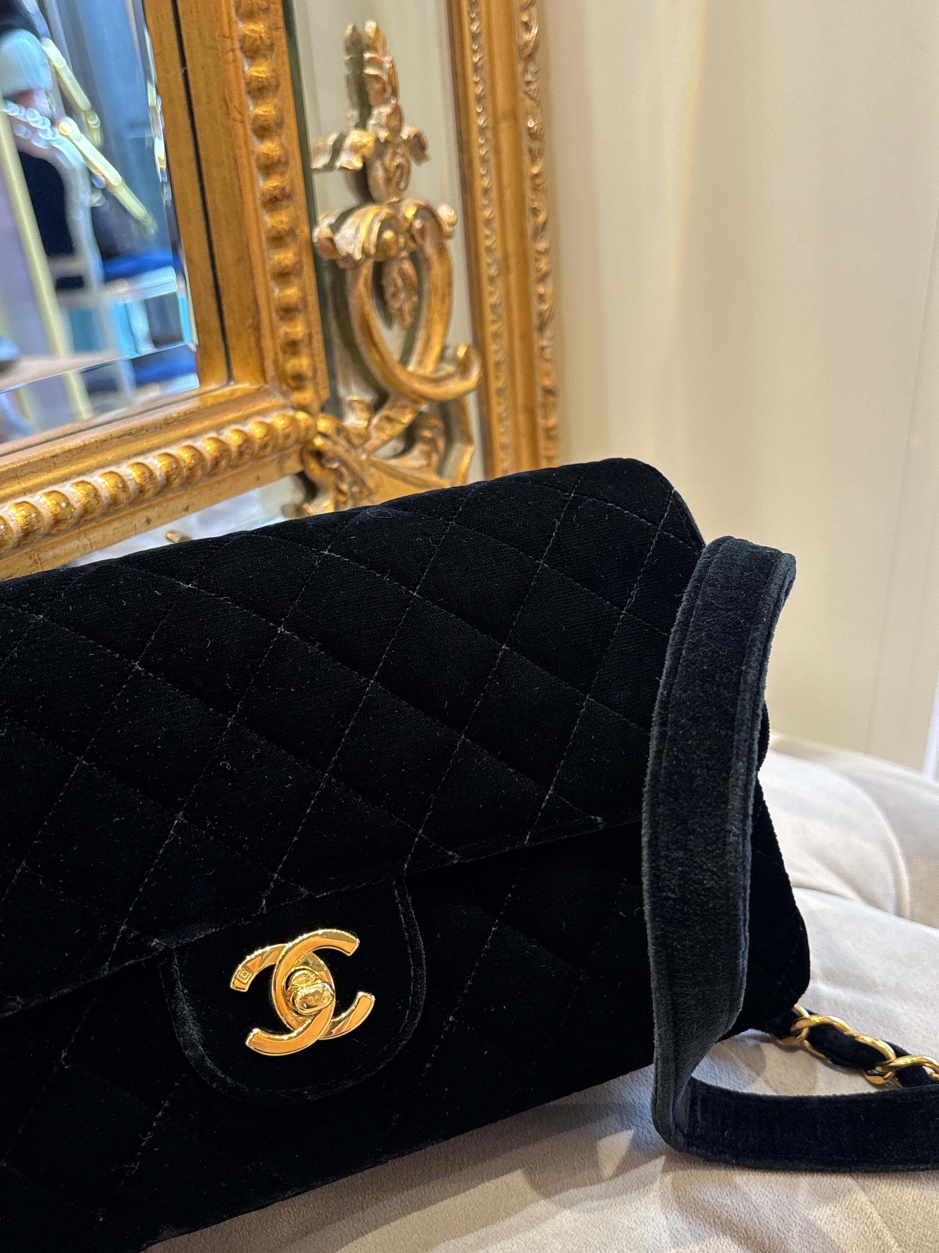 Chanel天鵝絨CF後背包