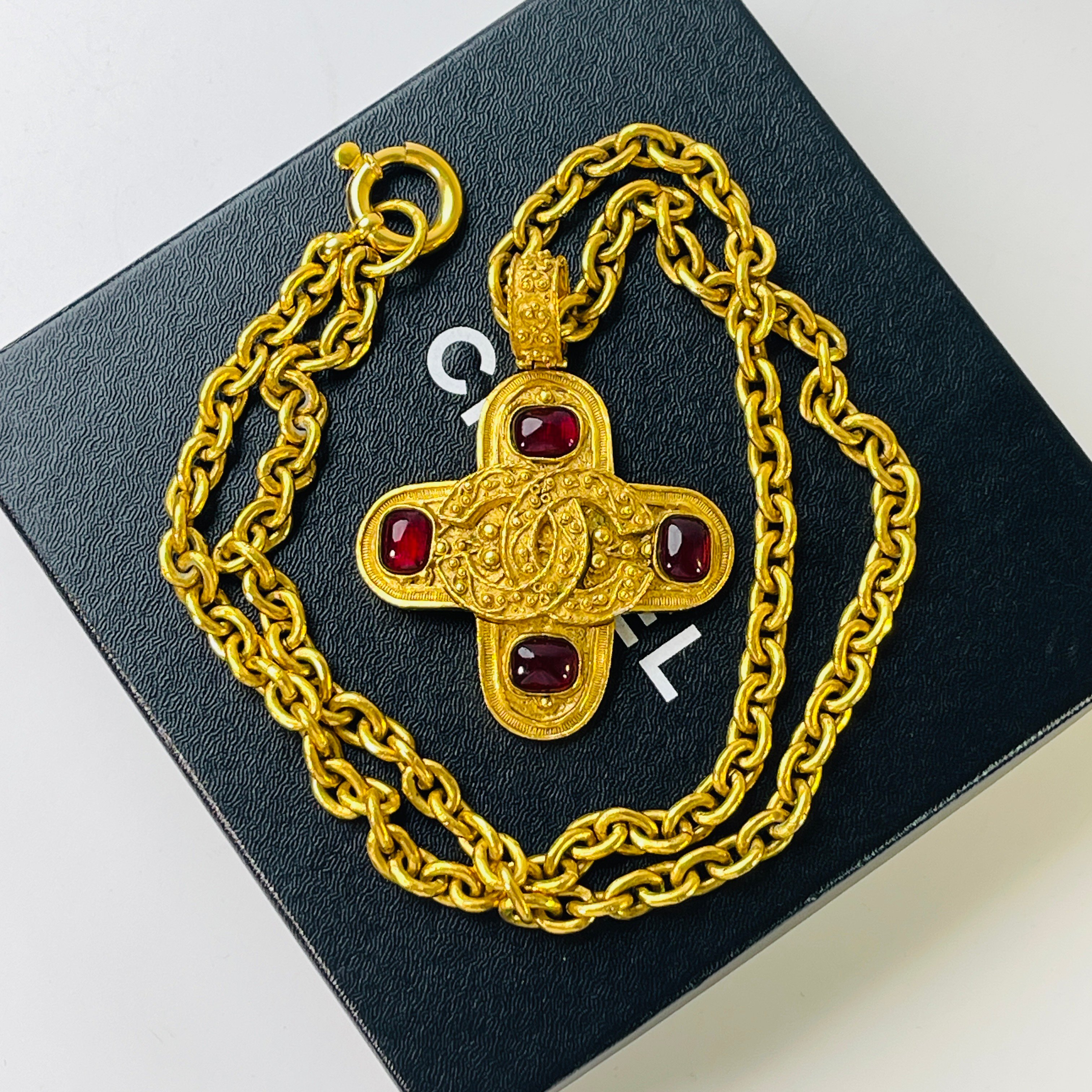 Chanel 葡萄藤琉璃大十字長鍊