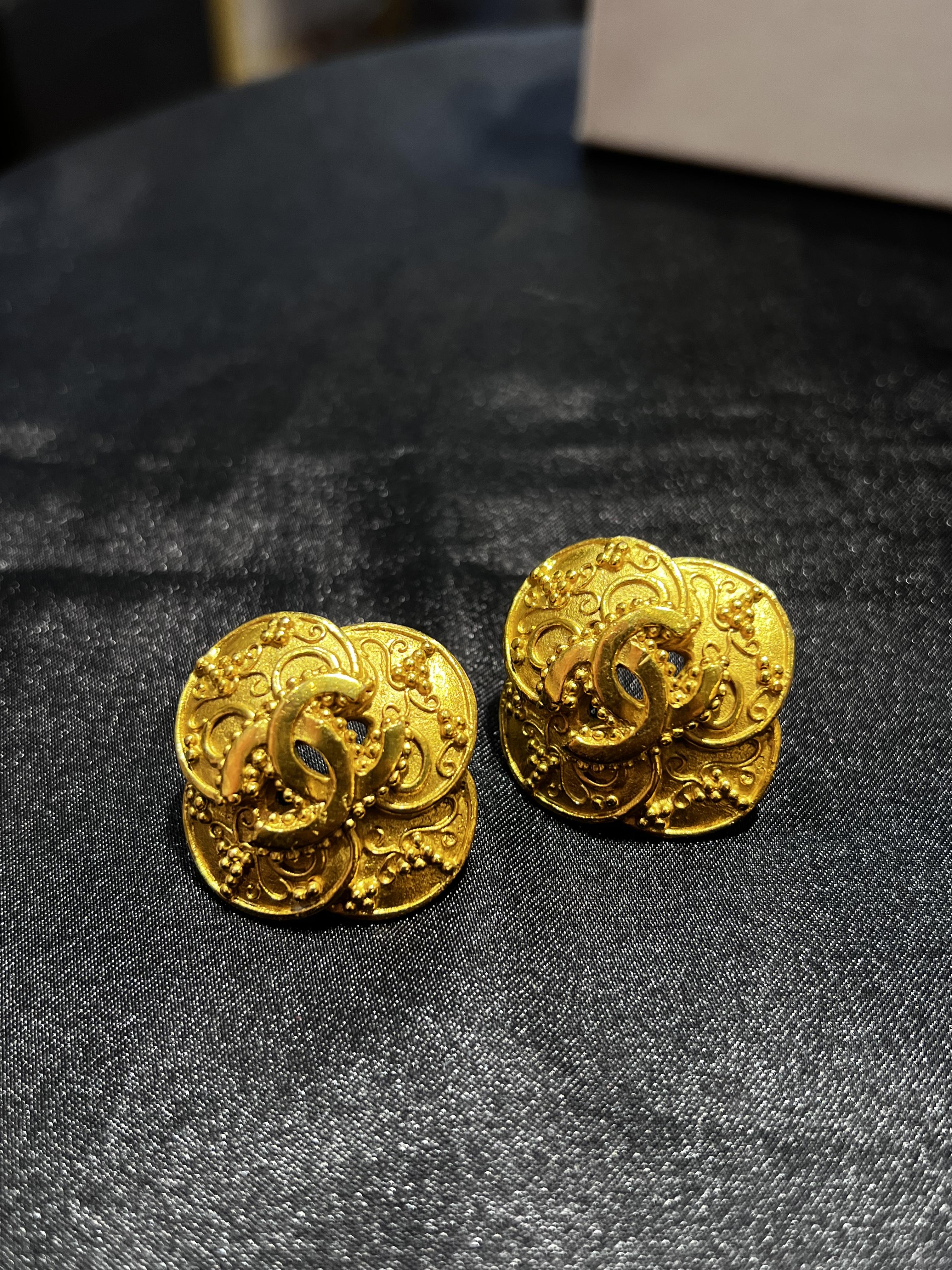 Chanel花型葡萄藤耳夾