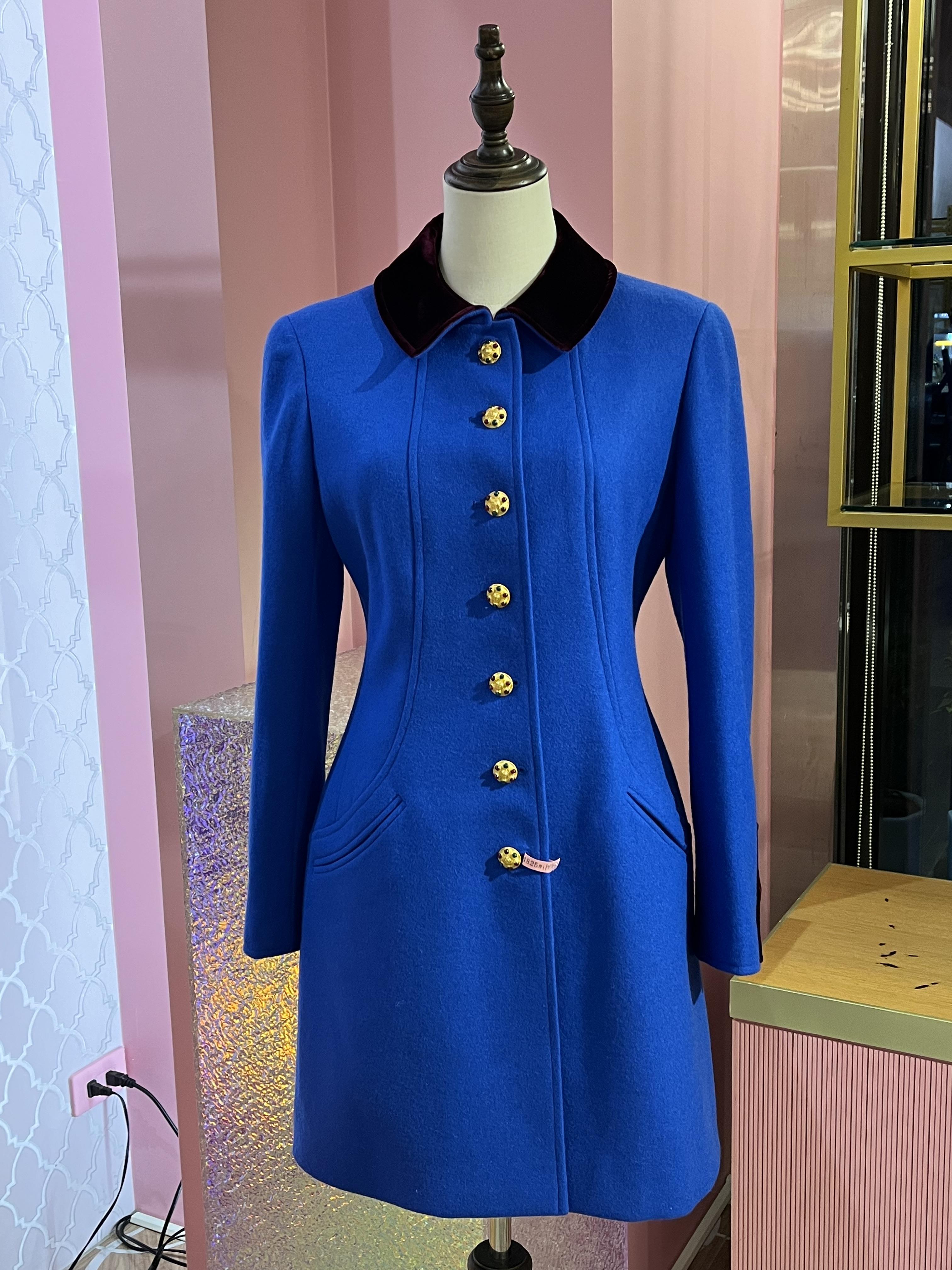 Chanel藍色彩色琉璃釦大衣40碼