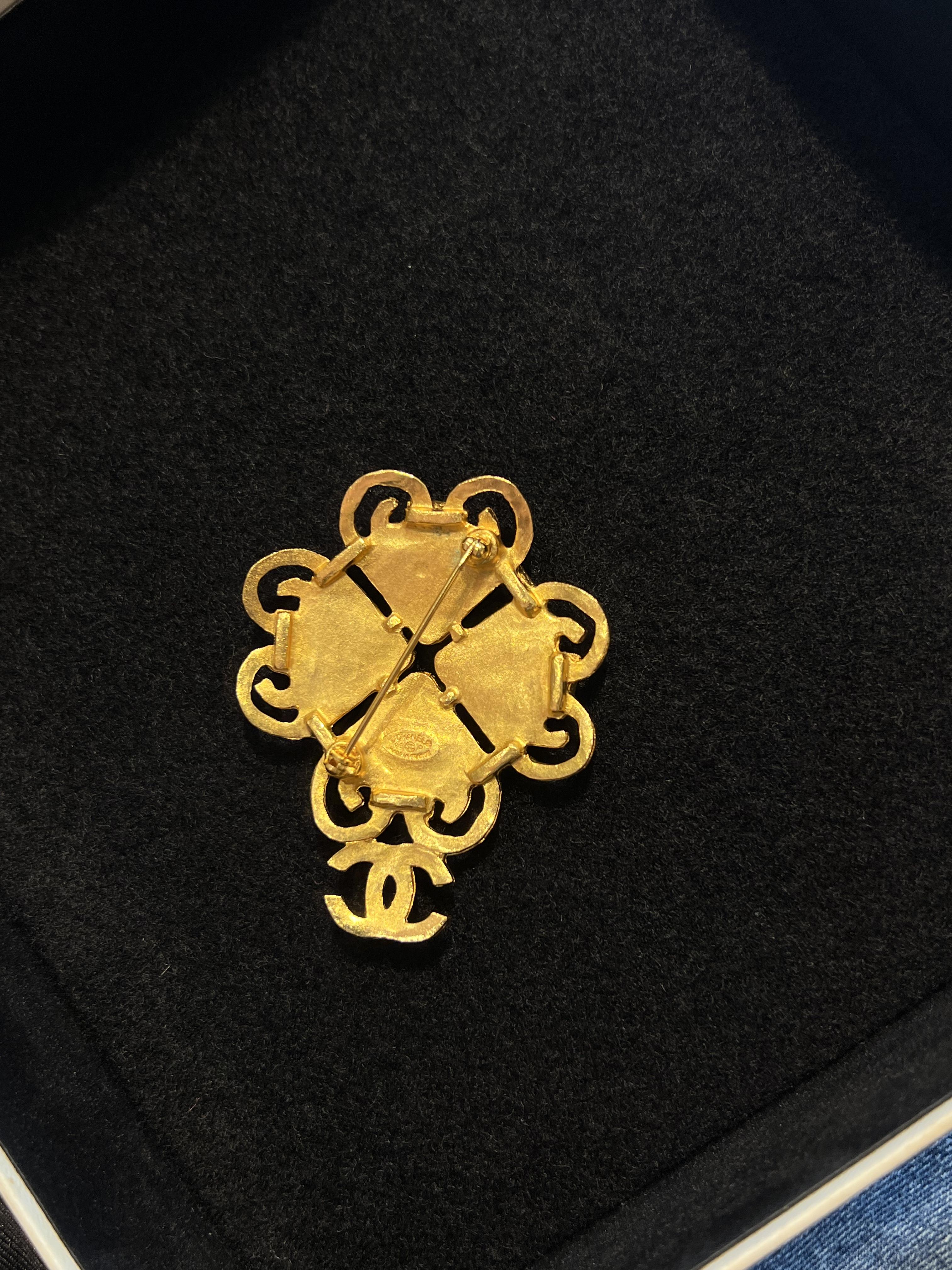 Chanel紅綠彩寶胸針