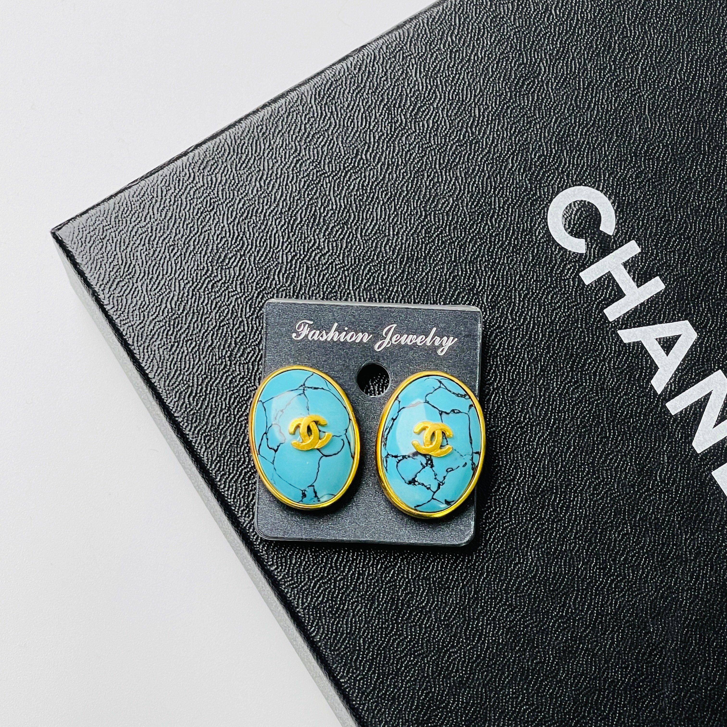 Chanel 綠松石橢圓耳夾