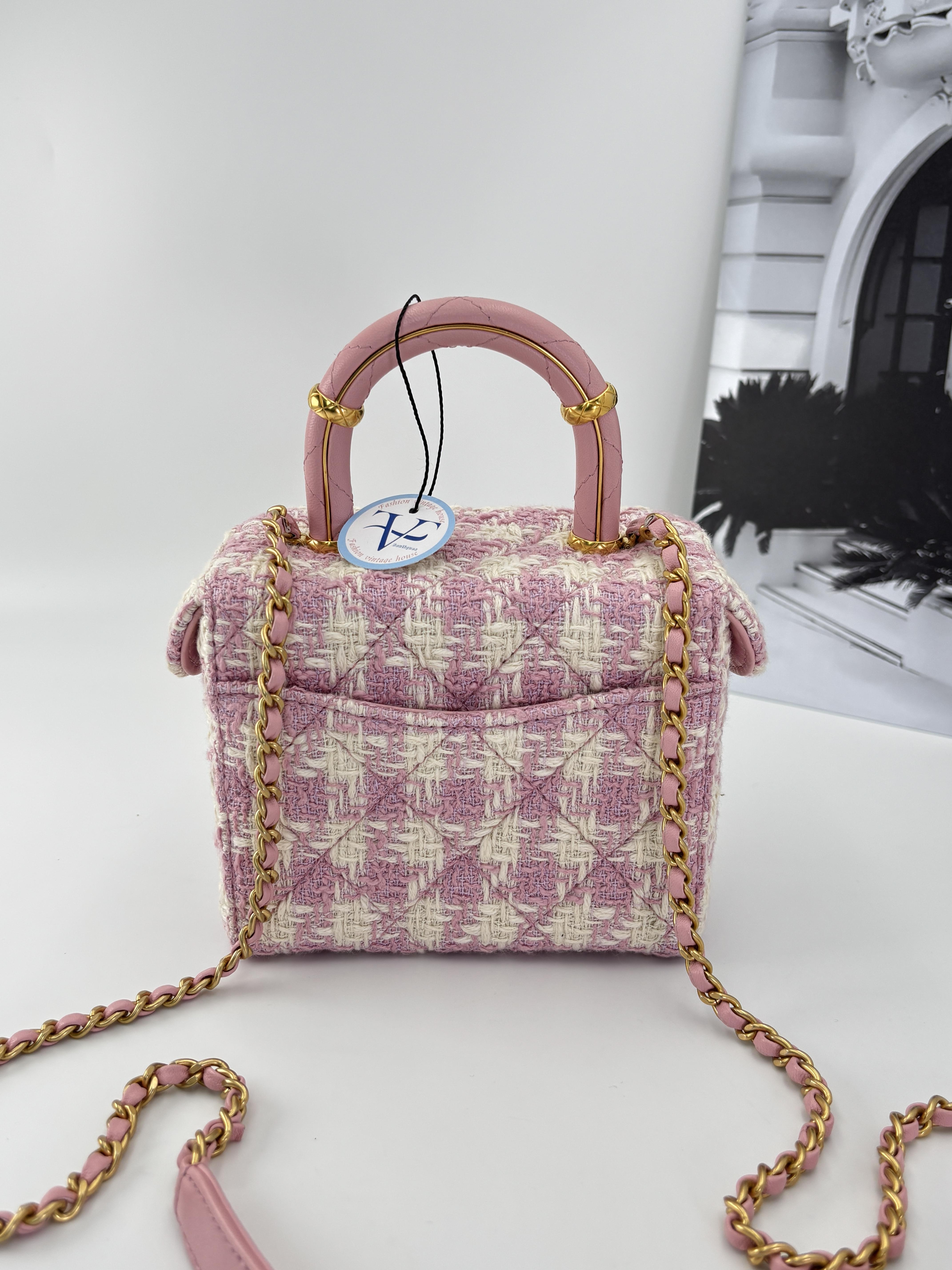 Chanel粉色粗毛呢盒子包