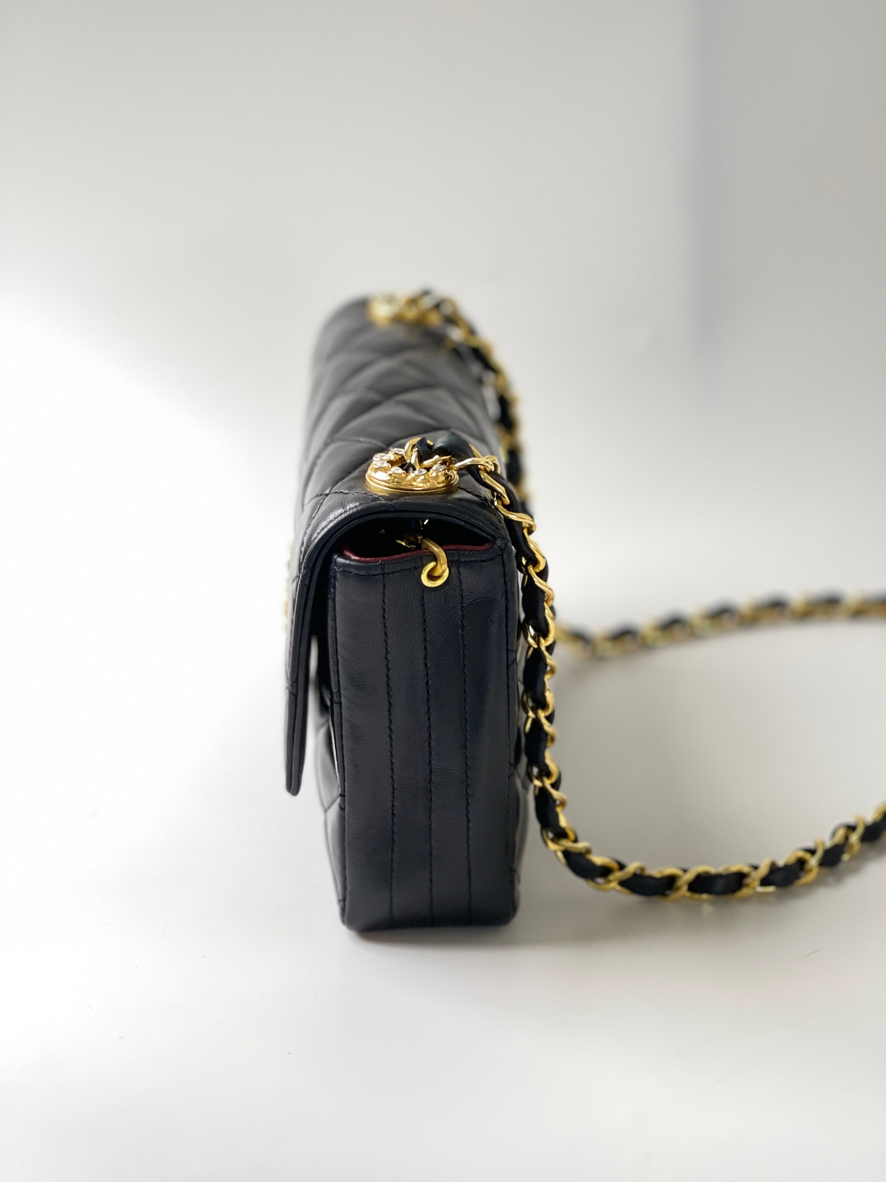 Chanel 萊茵石信封包