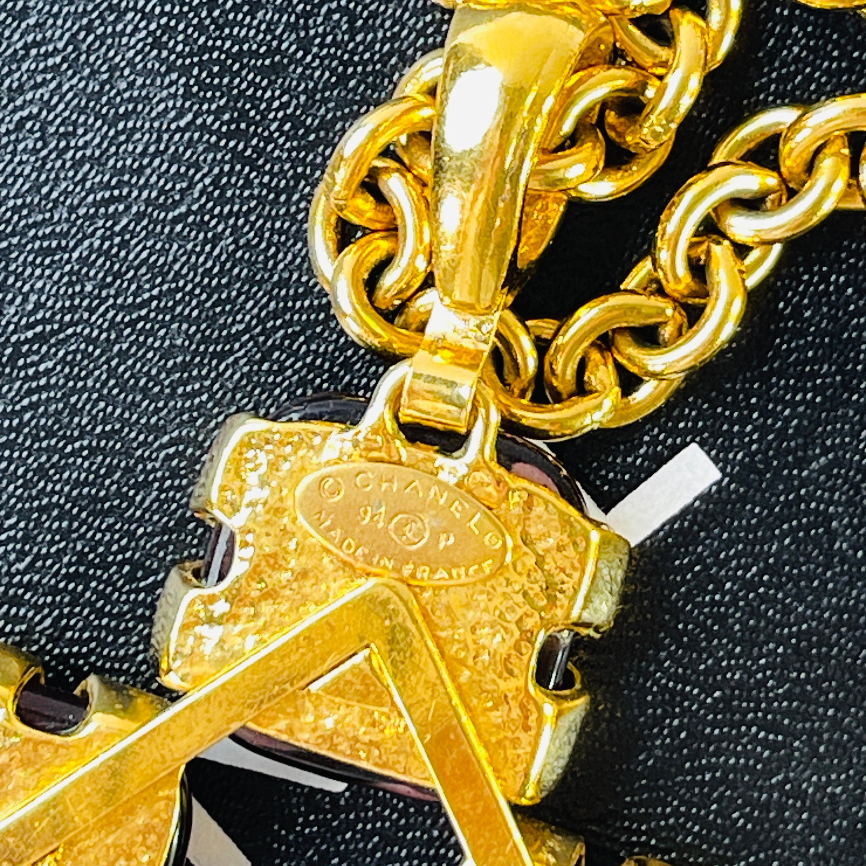 Chanel 方形琉璃十字長鍊