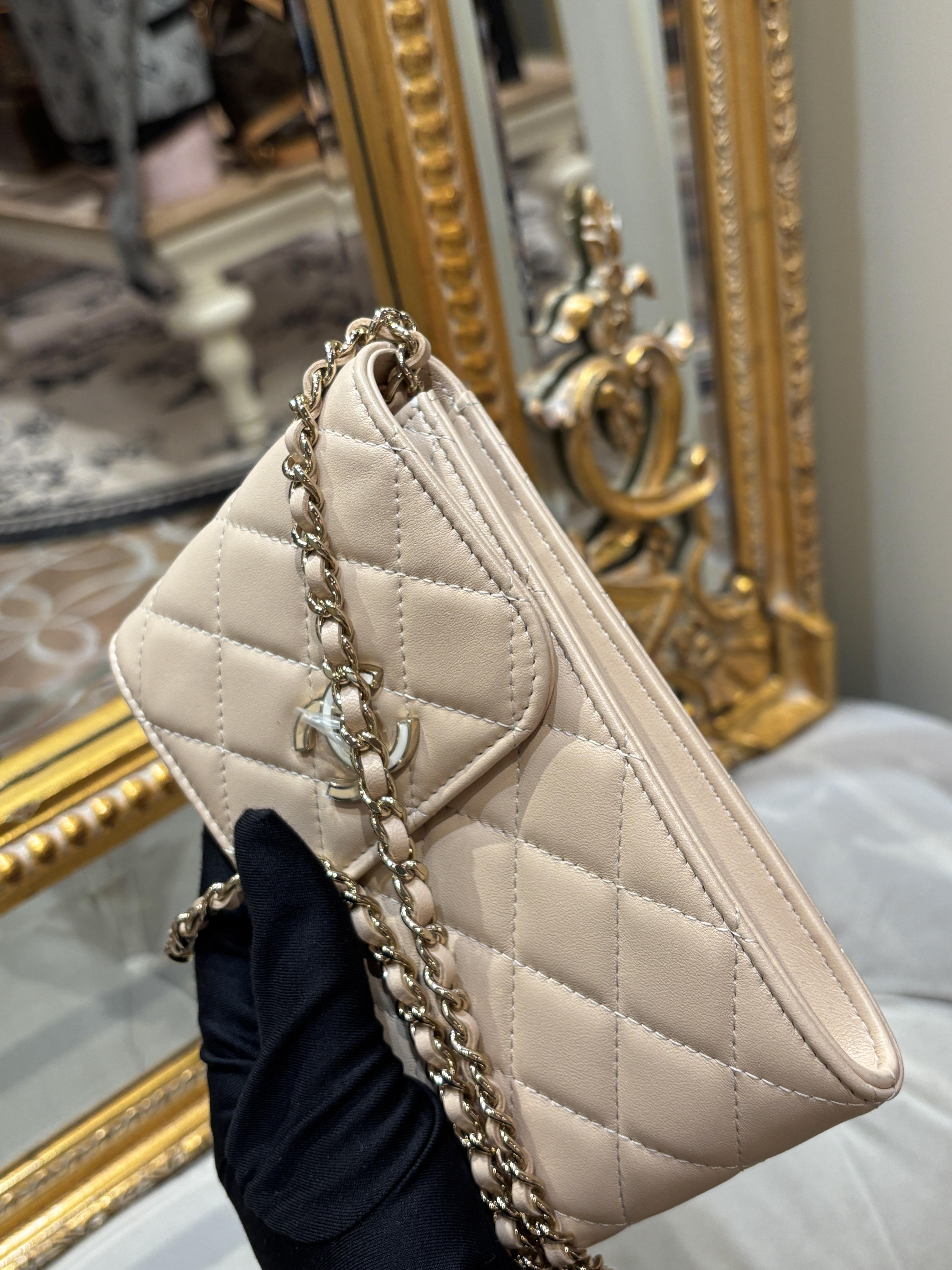 Chanel奶茶拼色Logo手機包