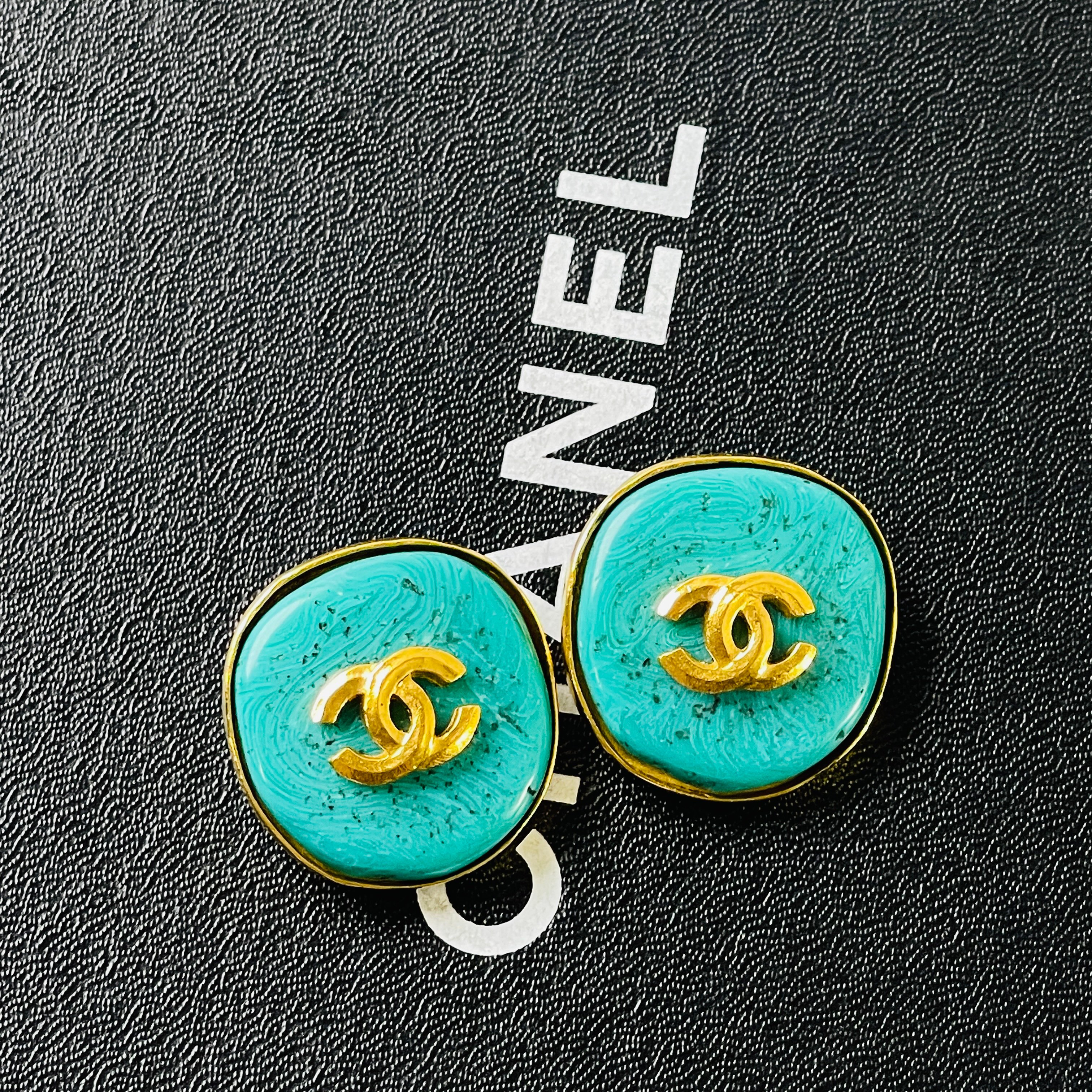 Chanel 綠松石耳夾