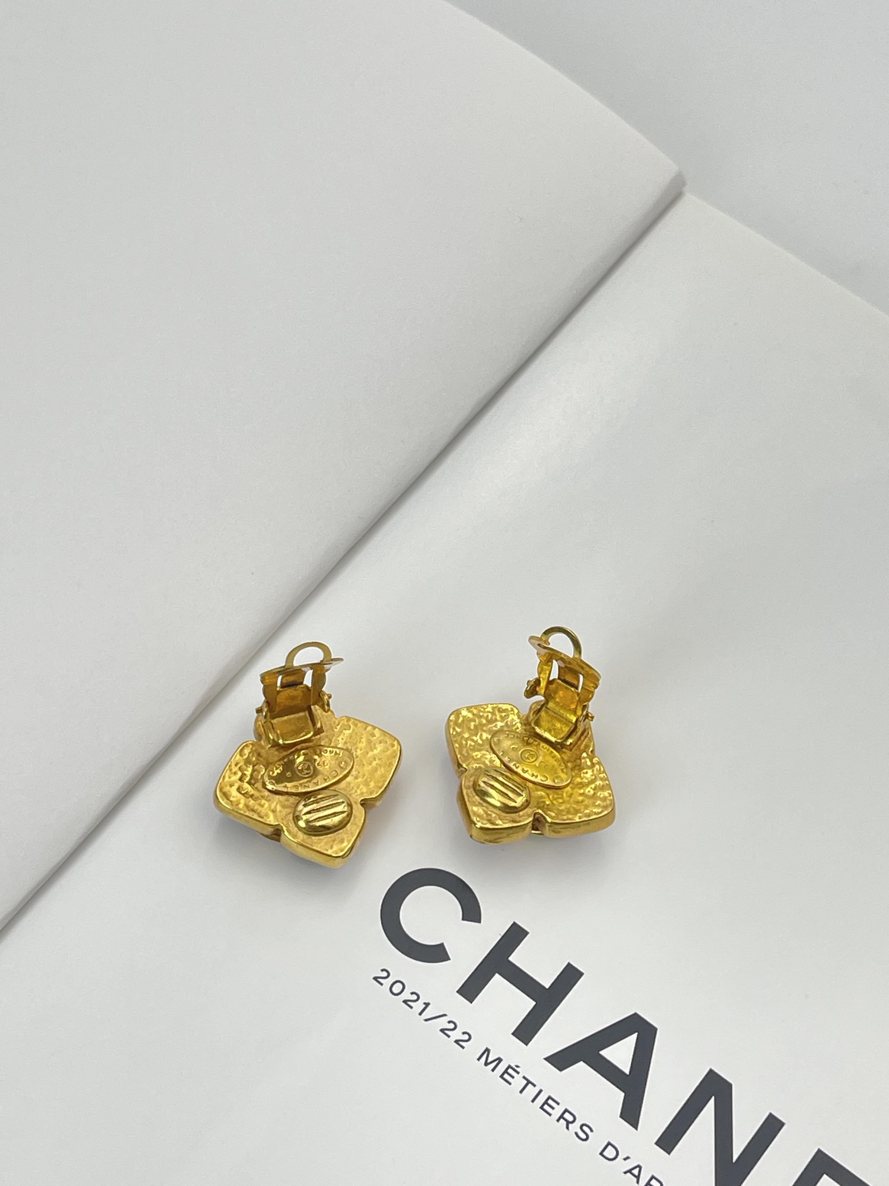 Chanel焦糖琉璃耳夾