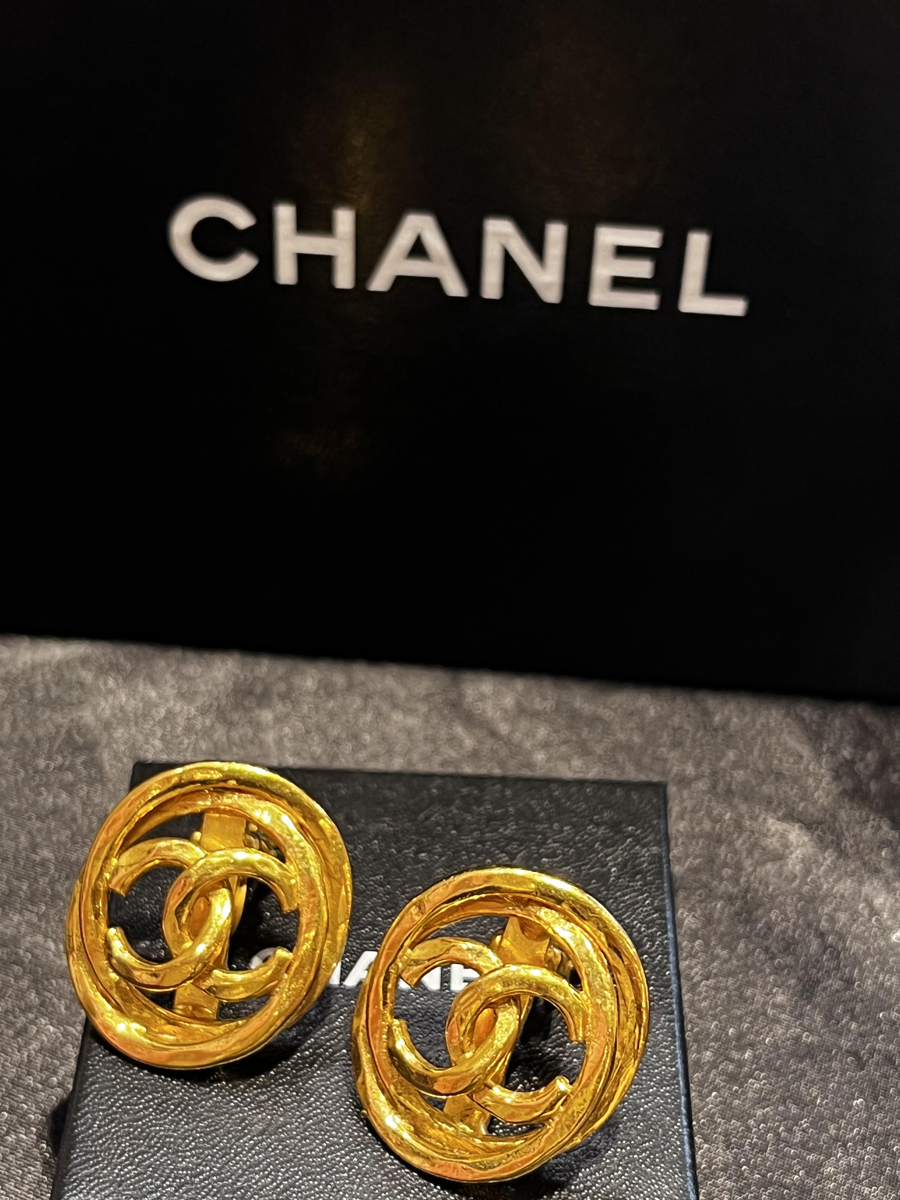 Chanel立體鏤空耳夾