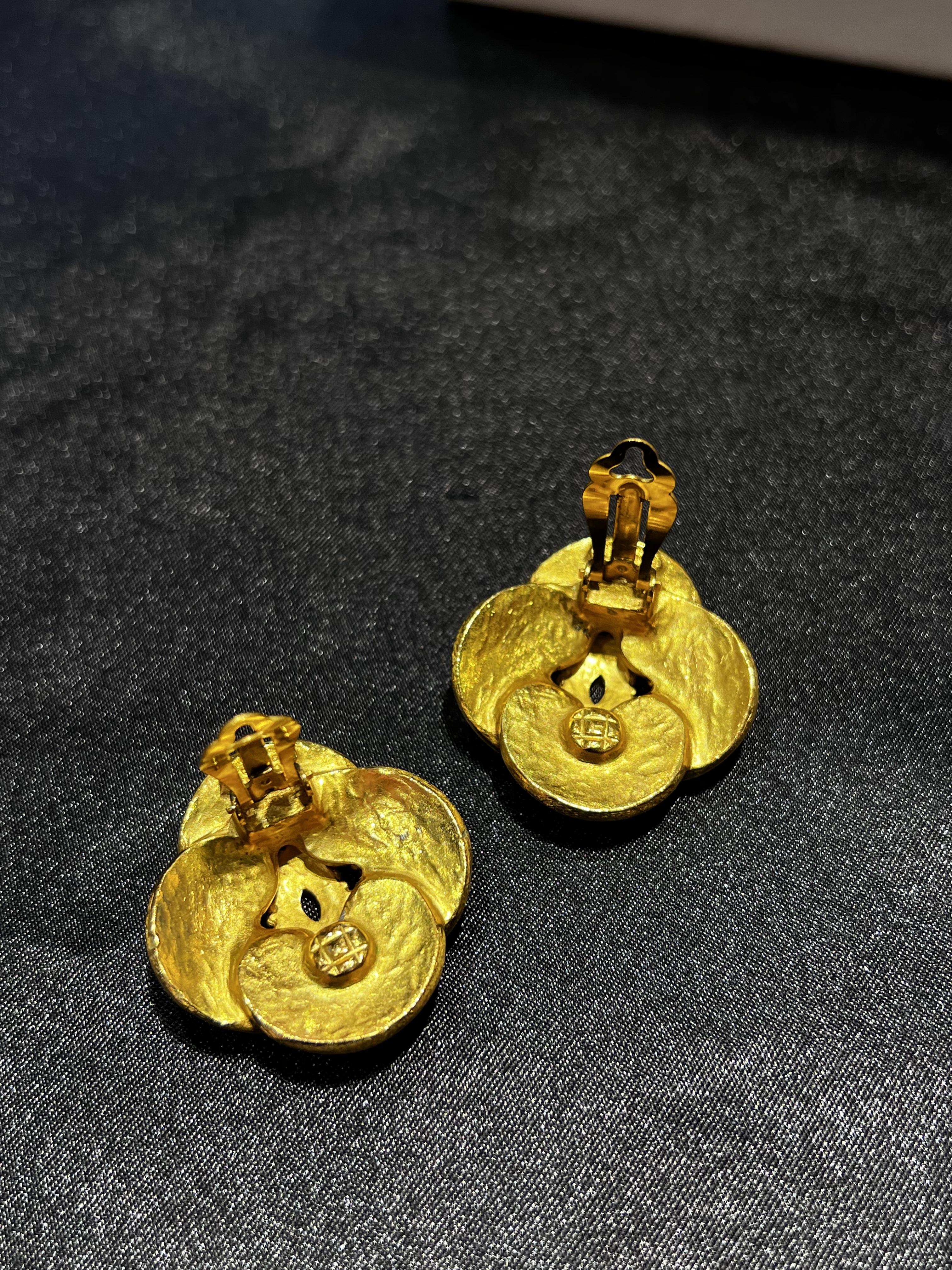 Chanel花型葡萄藤耳夾