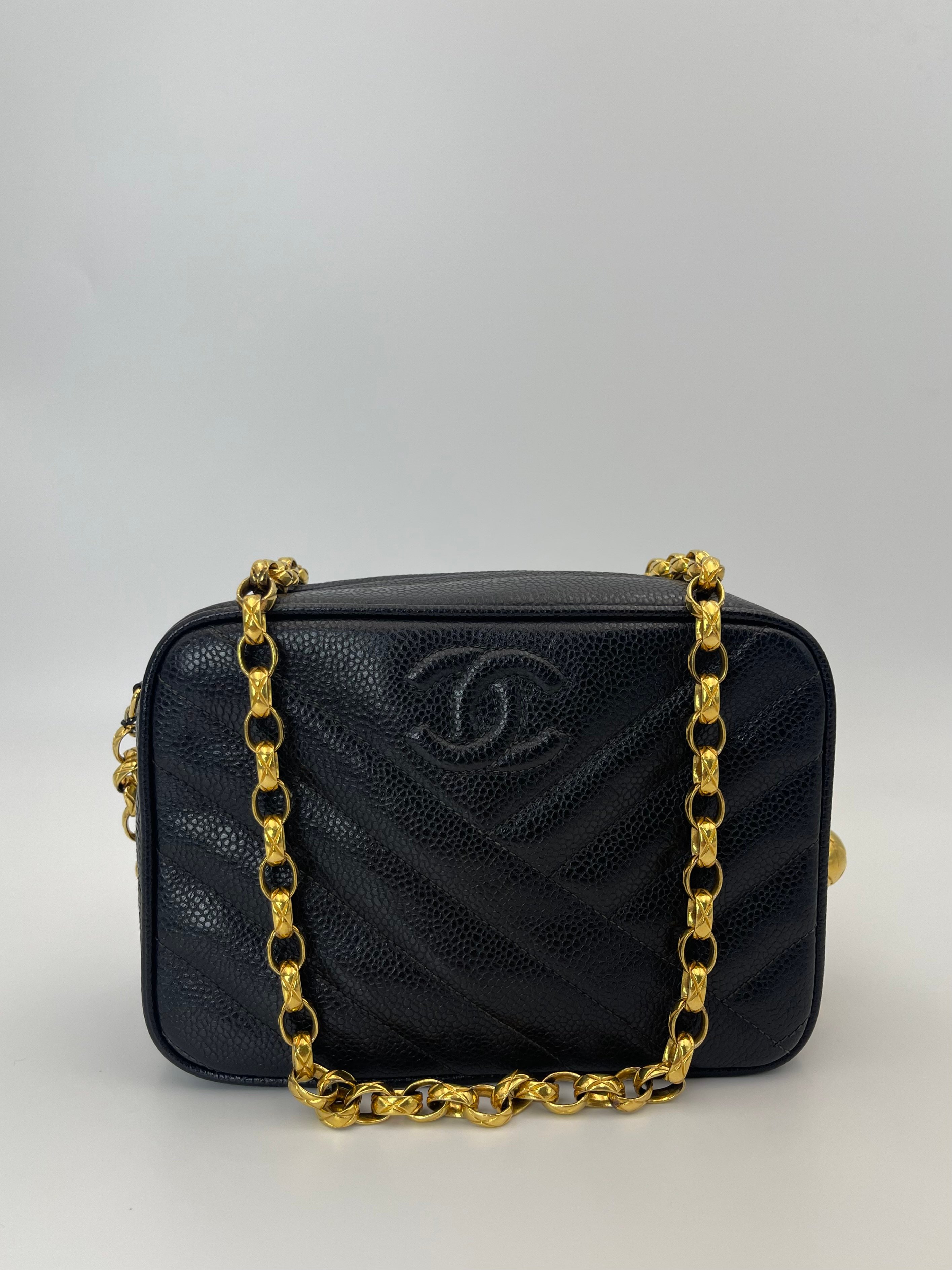 Chanel雕花鍊相機包