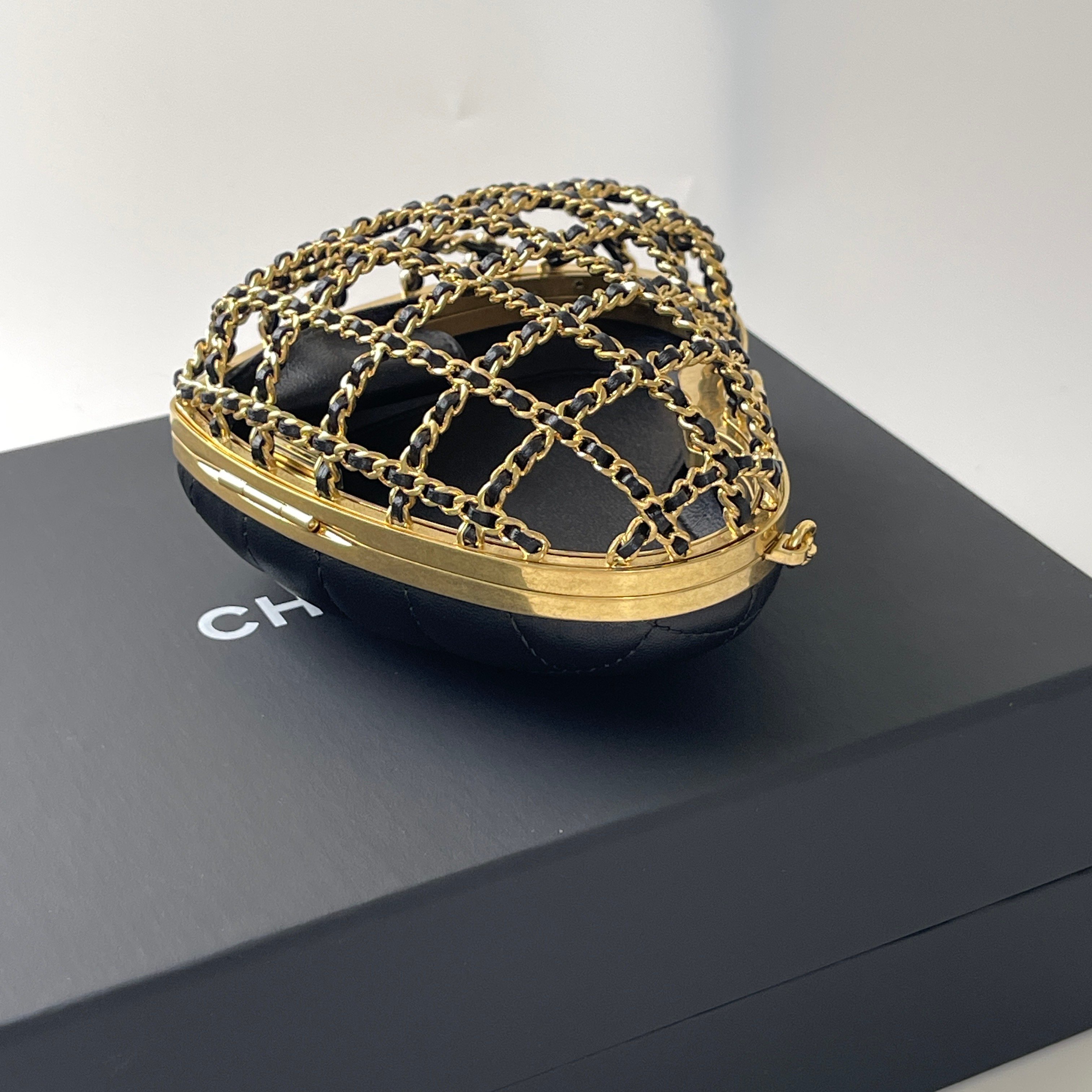 Chanel 鏤空愛心包