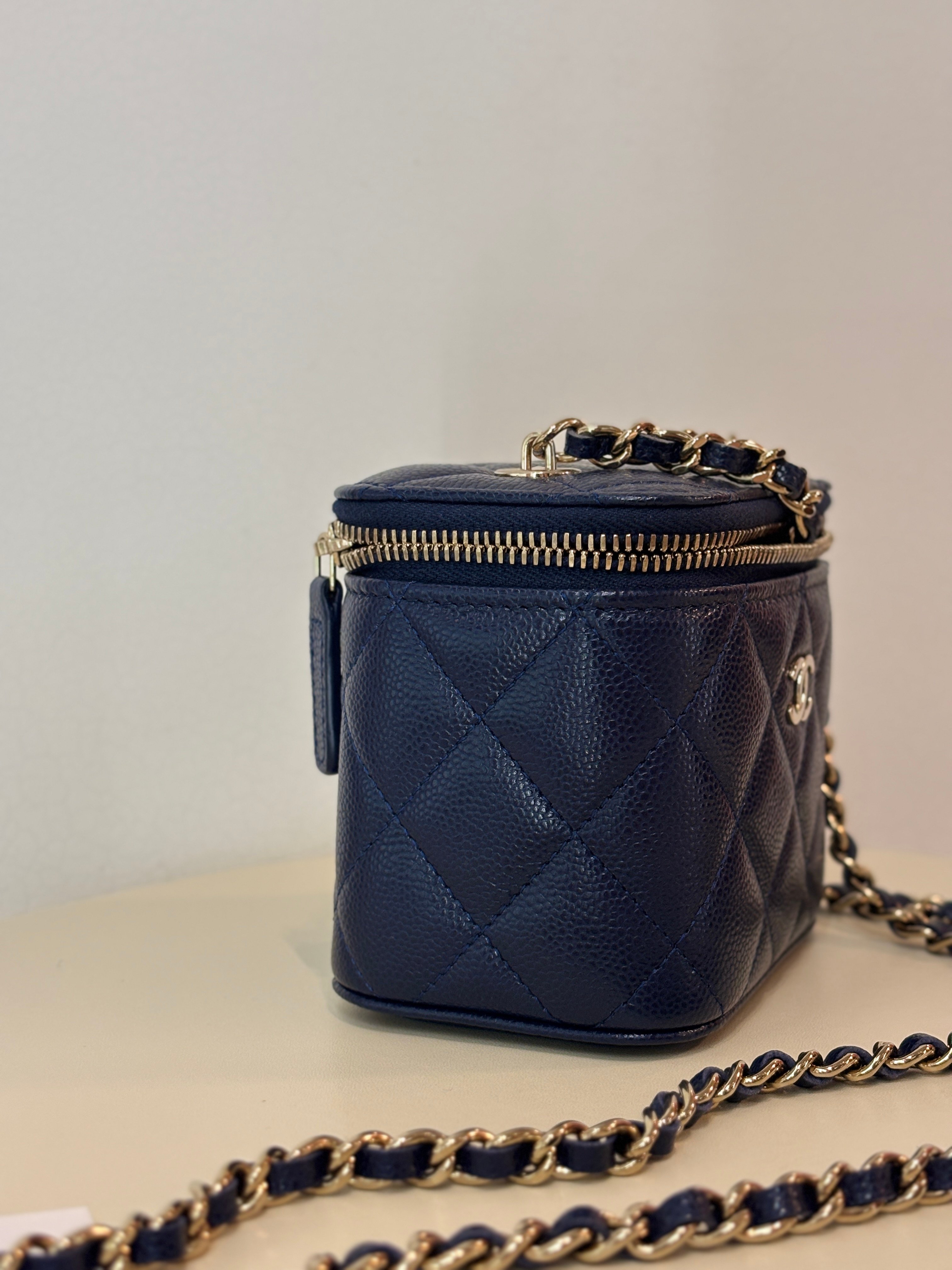 Chanel藏藍盒子包