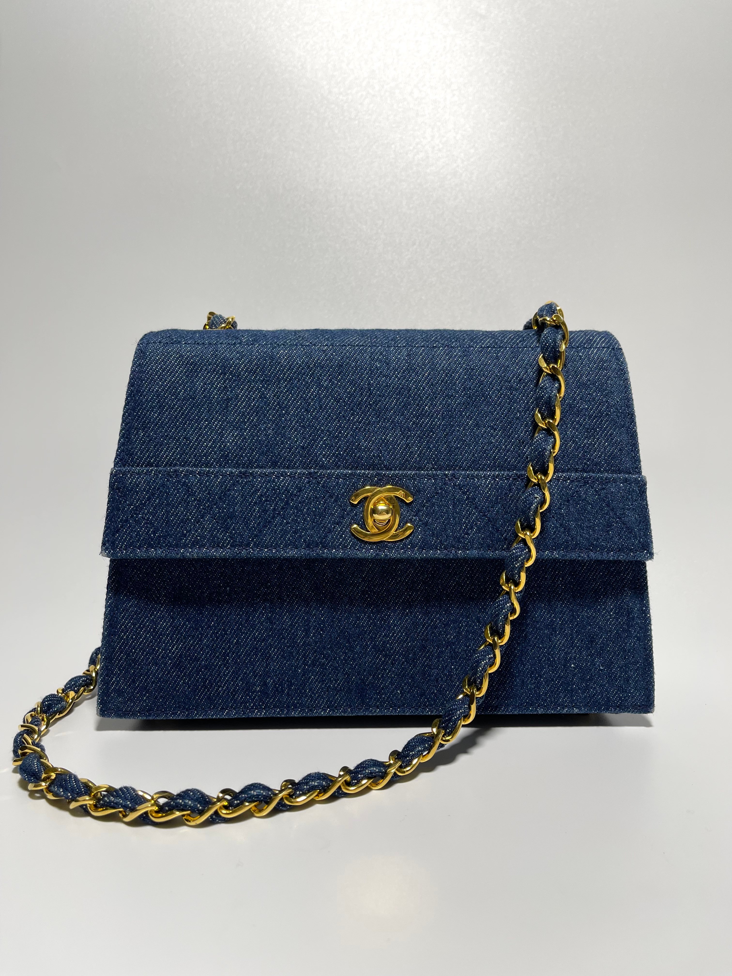 Chanel 牛仔梯形包