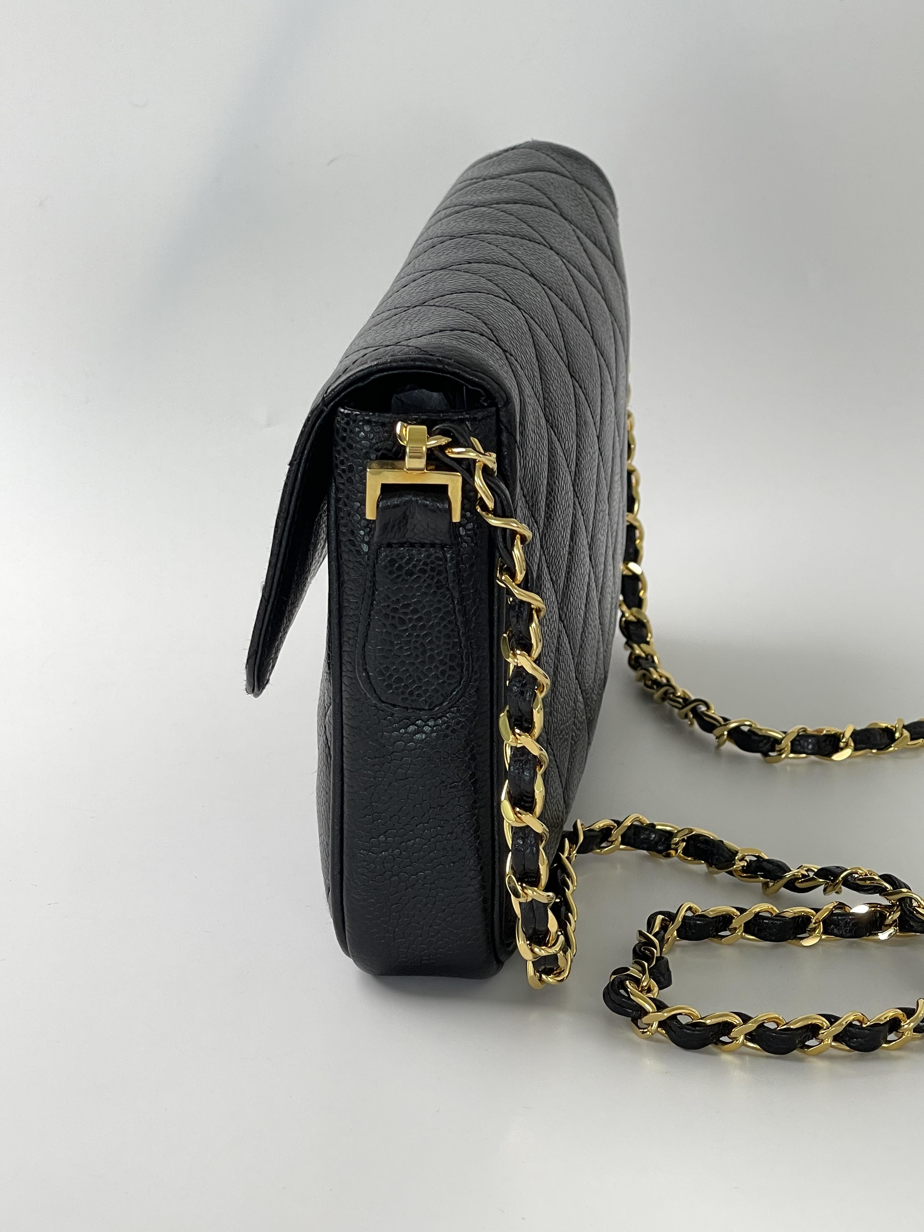 Chanel 荔皮圓logo側背包